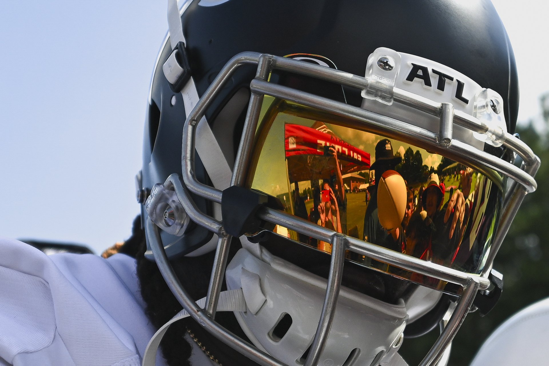  View of the visor reflection as Atlanta Falcons running back Cordarrelle Patterson #84 signs autographs during AT&T Atlanta Falcons Training Camp at Atlanta Falcons Headquarters in Flowery Branch, Georgia, on Friday, July 29, 2022. (Photo by Shanna 