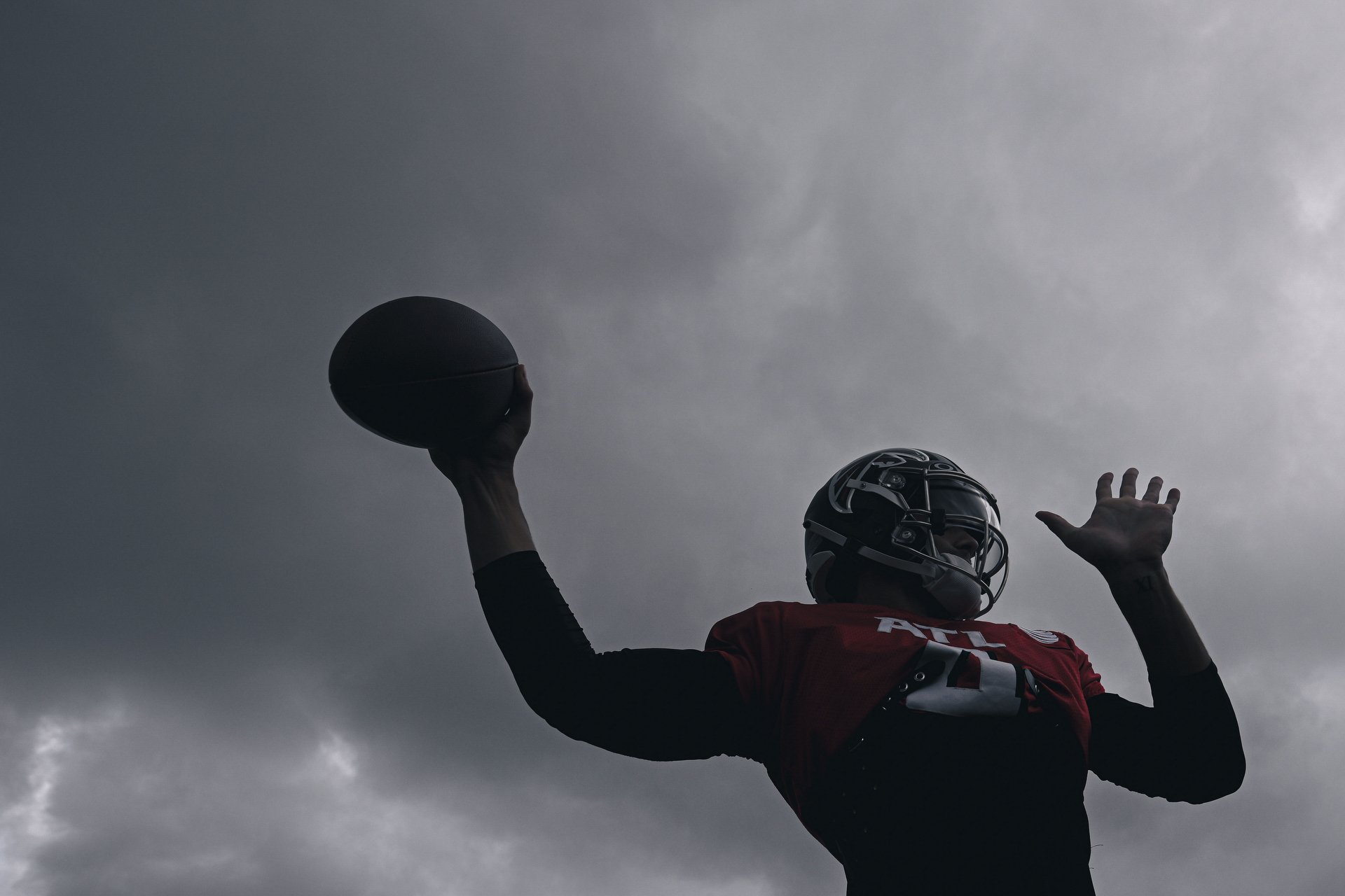  Atlanta Falcons quarterback Desmond Ridder #4 during a joint practice with the Jacksonville Jaguars AT&T Atlanta Falcons Training Camp at Atlanta Falcons Training Facility in Flowery Branch, Georgia, on Thursday, August 25, 2022. (Photo by Shanna Lo