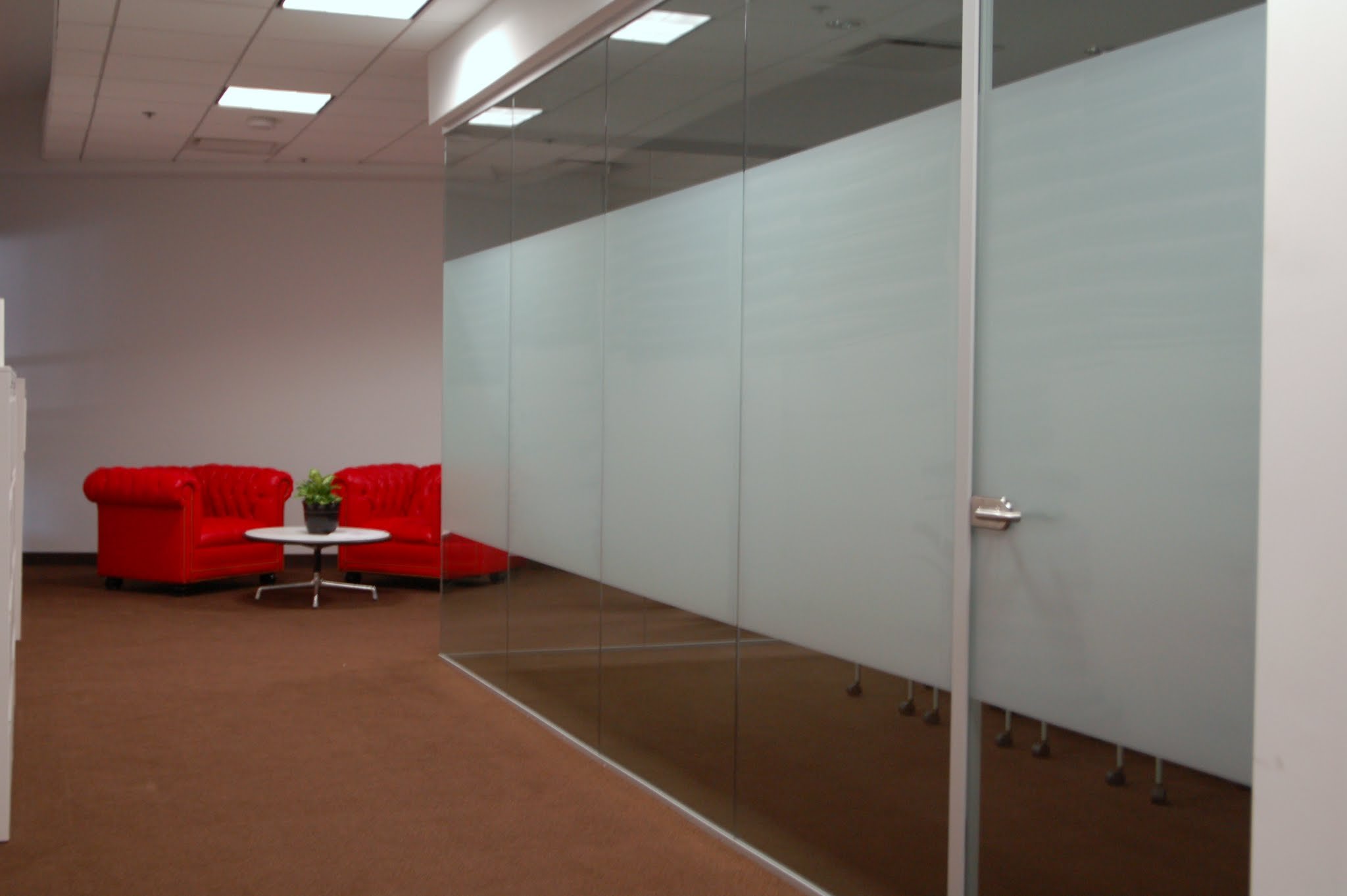  Project: Lightstone GroupProduct: 3M Fasara Milky White SH2MAMLDesign: Conference Room Privacy 