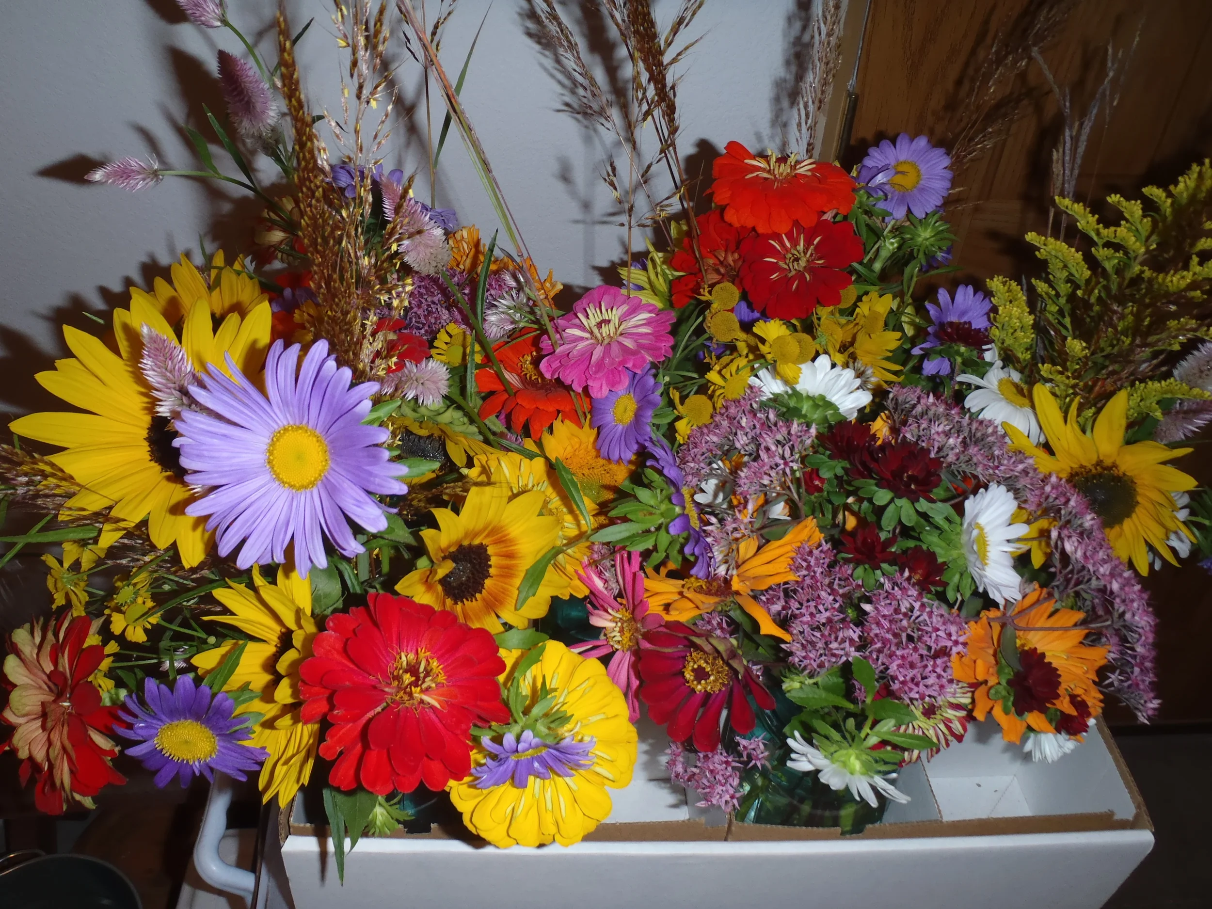 9-2-11 table setting bouquets.jpg