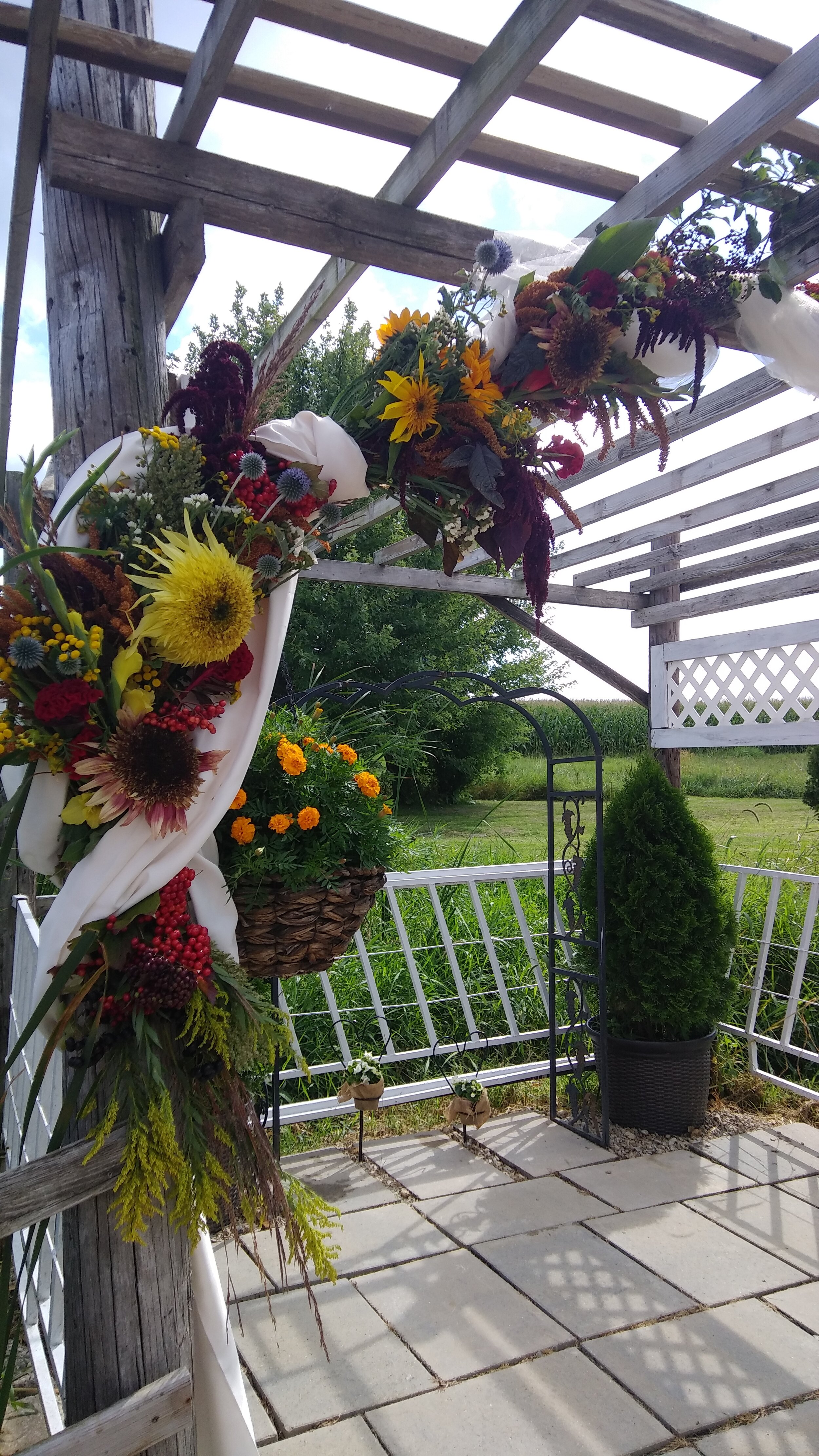 sideview of wedding flower arch for tom and leslie 9 - 7 - 19.jpg