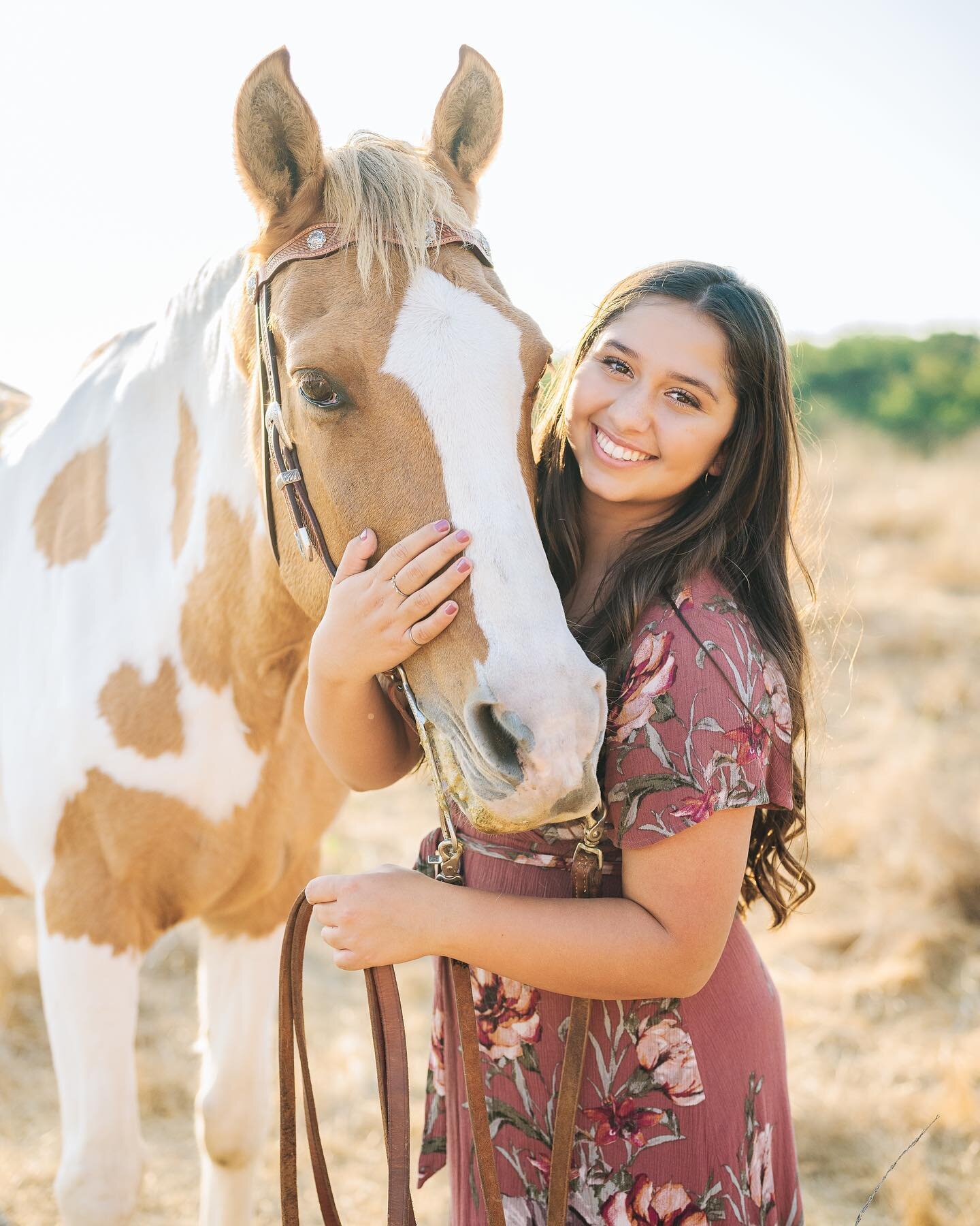 Just horsing around with this gorgeous girl! 🐴😍❤️! Obsessed with all we captured! 
HMUA: @alexmakeupart
.
.
.
.
.
.
.
.
.
.
.
#sanluisobispophotographer #arroyograndephotographer #pismobeach #shellbeach #countryroads #seniorportraits #seniorstylegu