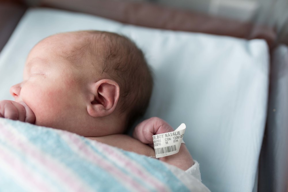 baby everett fresh 48 ashburn hospital newborn photography session-7.jpg