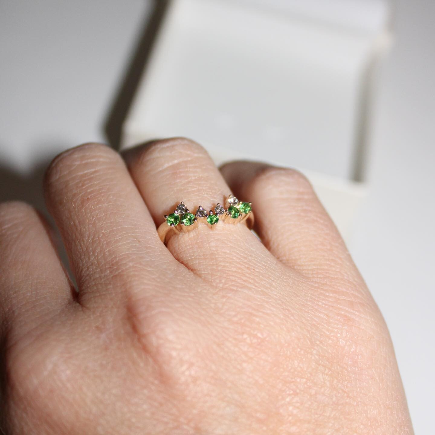 Tsavorite Garnet &amp; Diamonds set in 14k yellow gold 💚💎 

Come try this ring on this weekend at ArtsQuest, booth #41

@culturalartsalliance