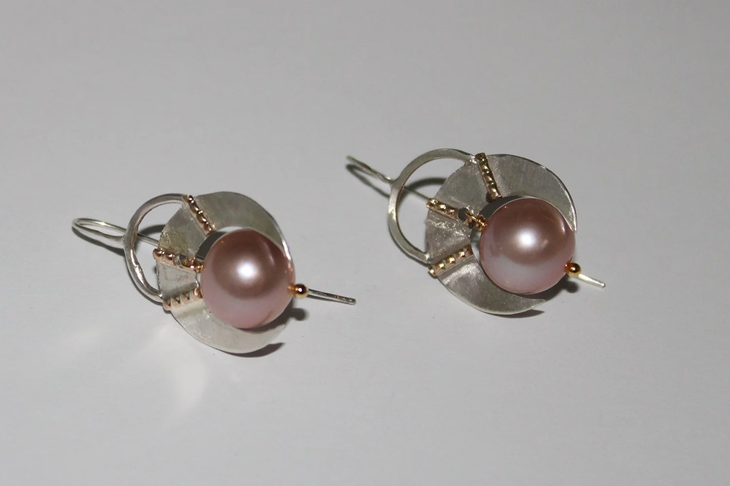 pearl earrings232.jpg
