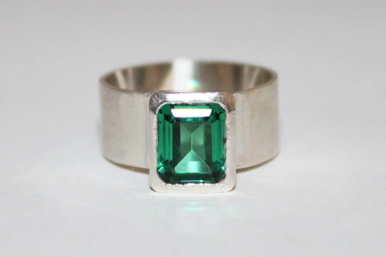 lab emerald ring2.jpg