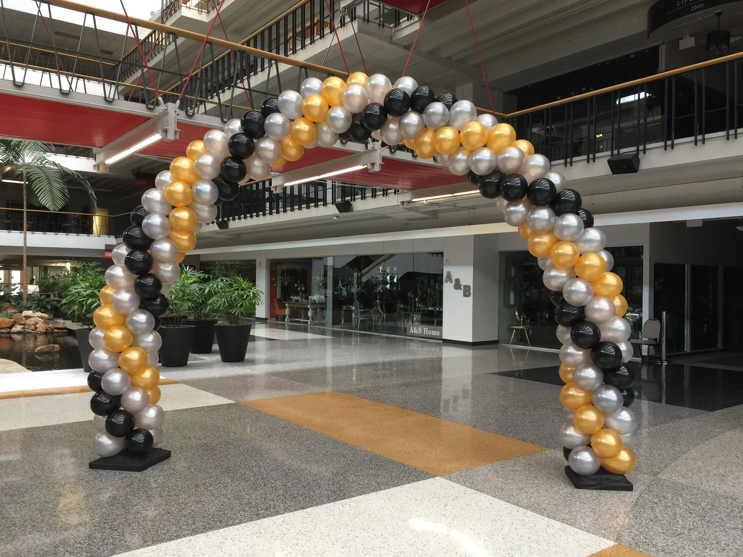 Swirl Balloon Arch