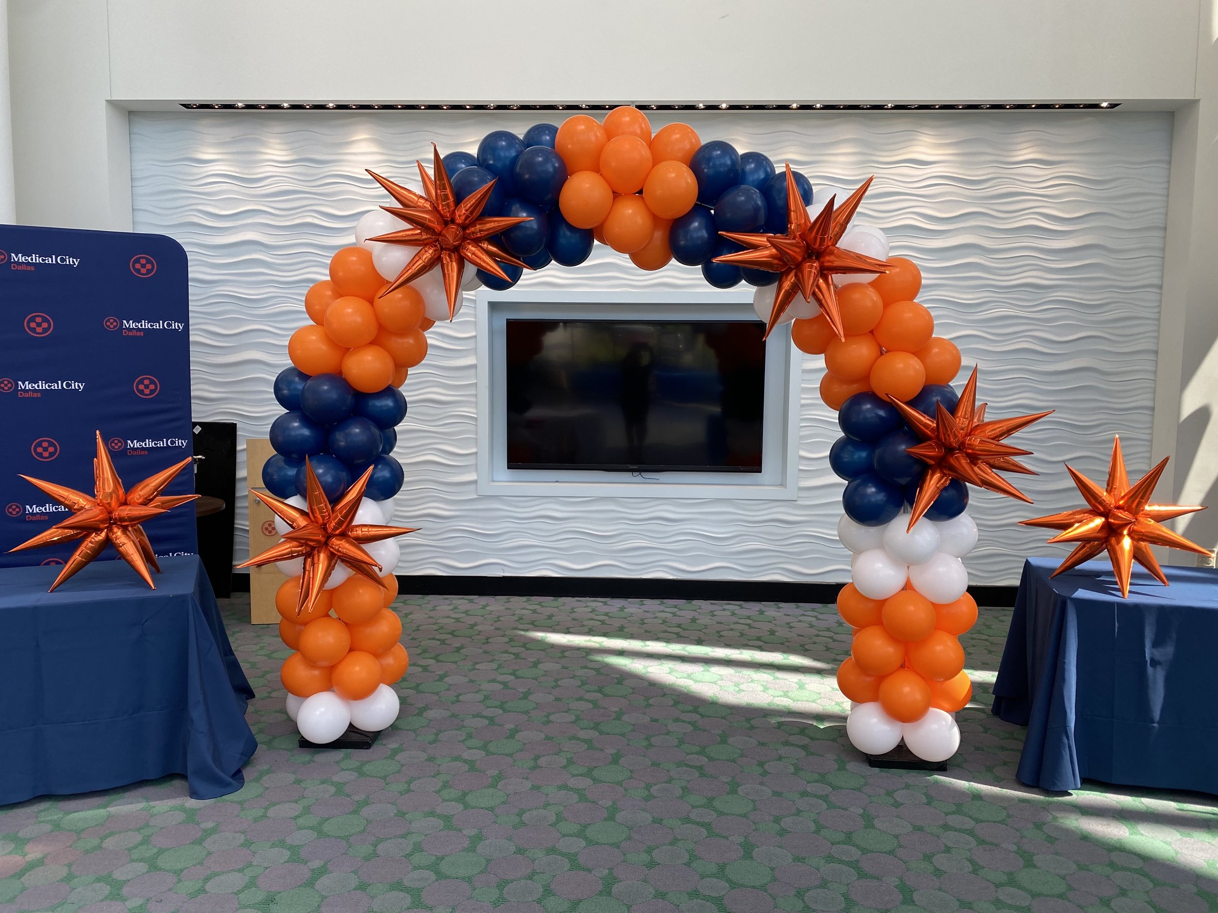 Balloon Arch with Starburst