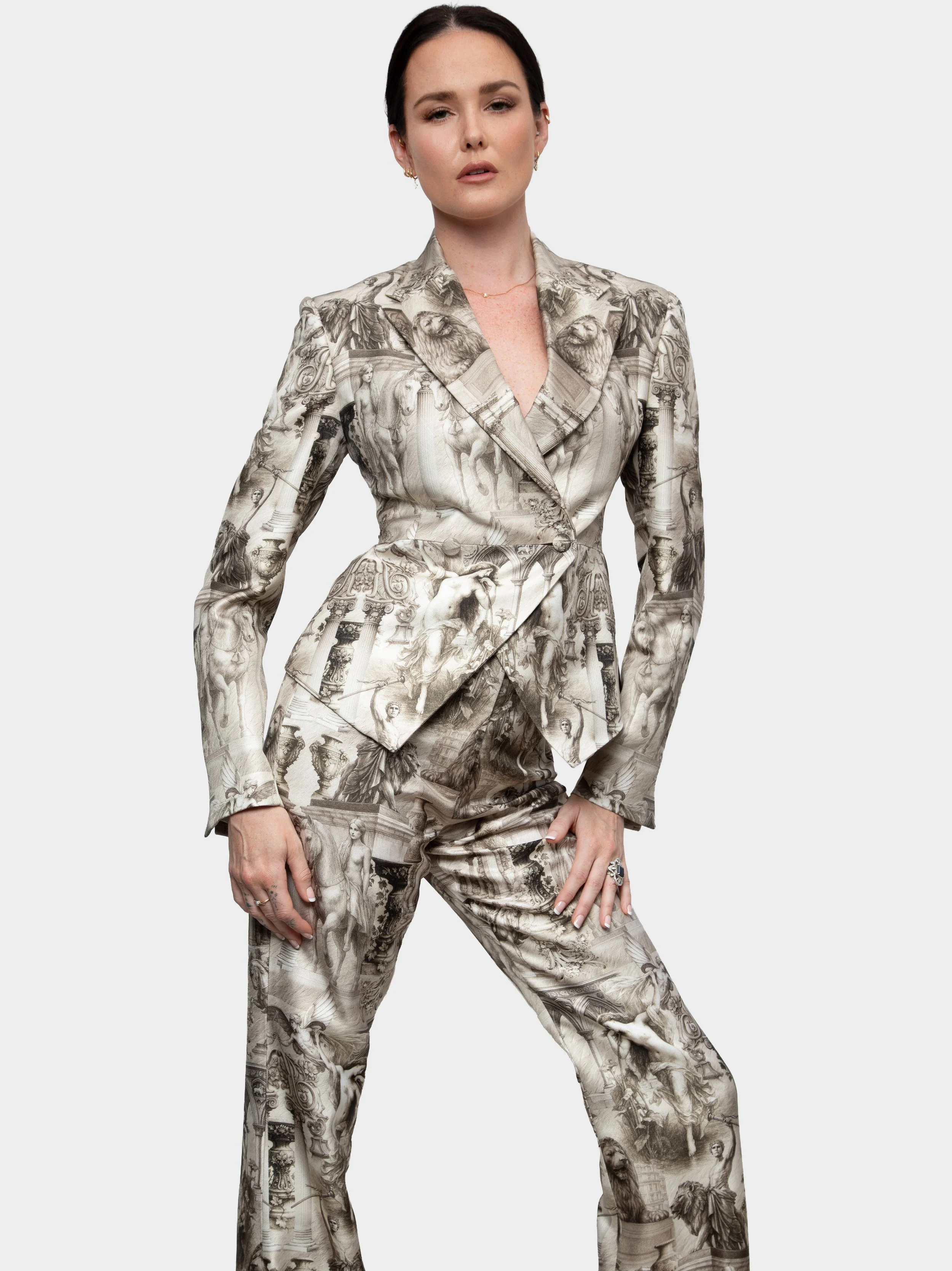 VENUS SUIT 4.jpg