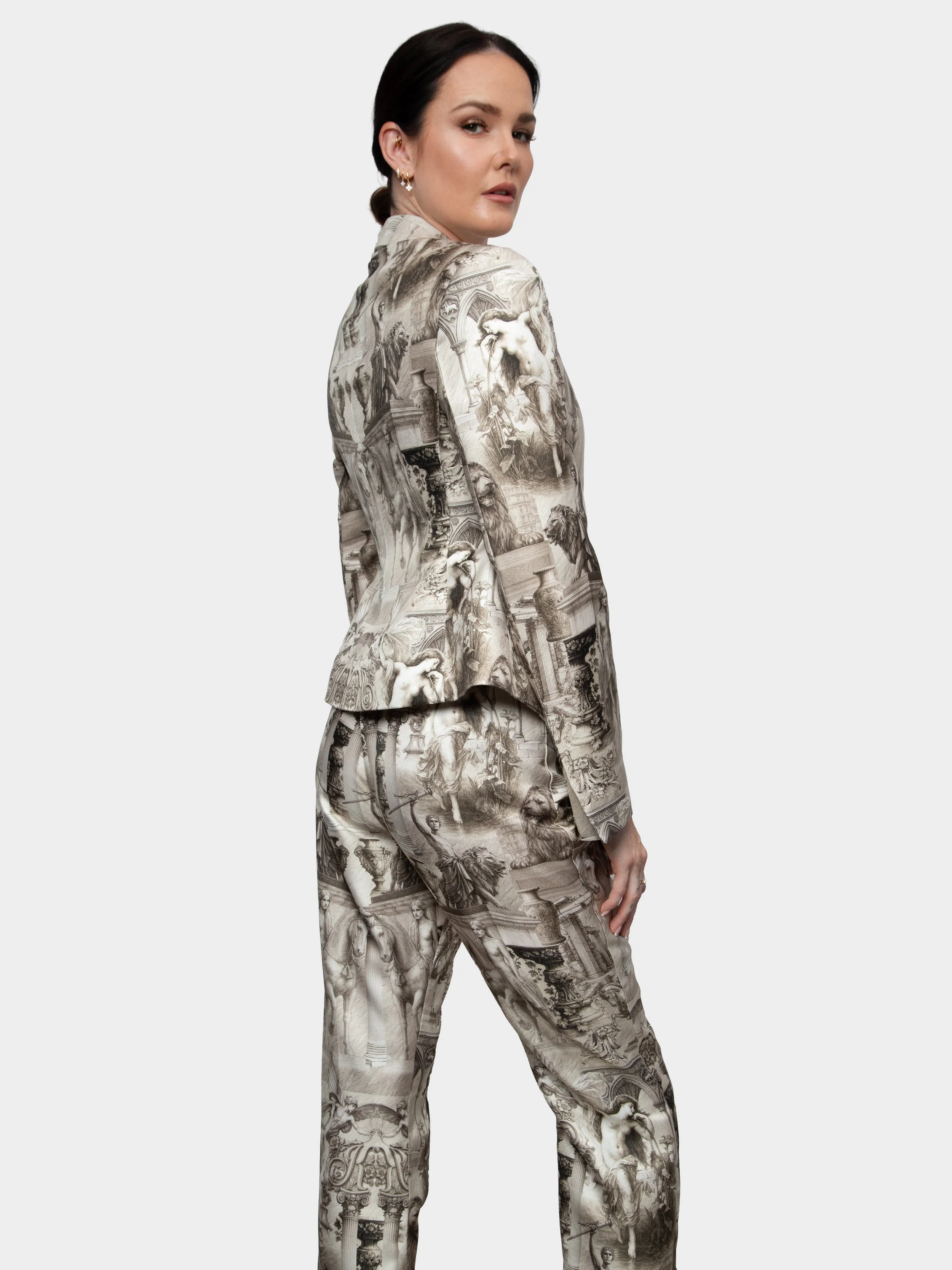 VENUS SUIT 6.jpg
