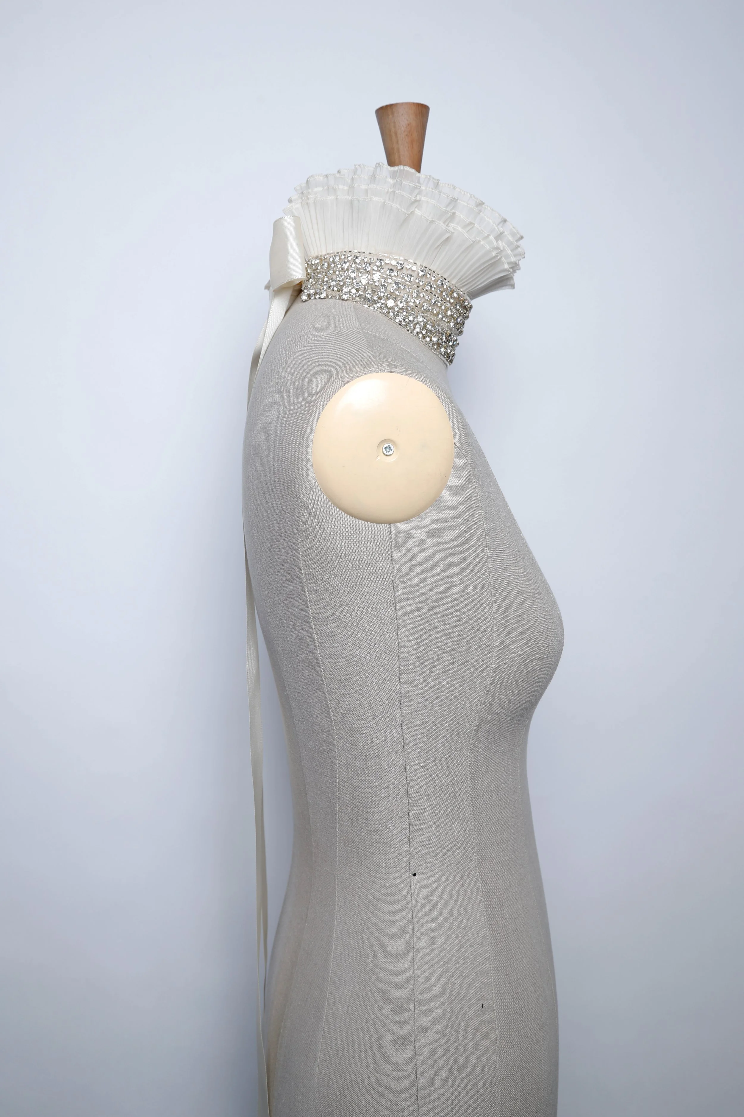 WHITE RUFFLE COLLAR SIDE.jpg