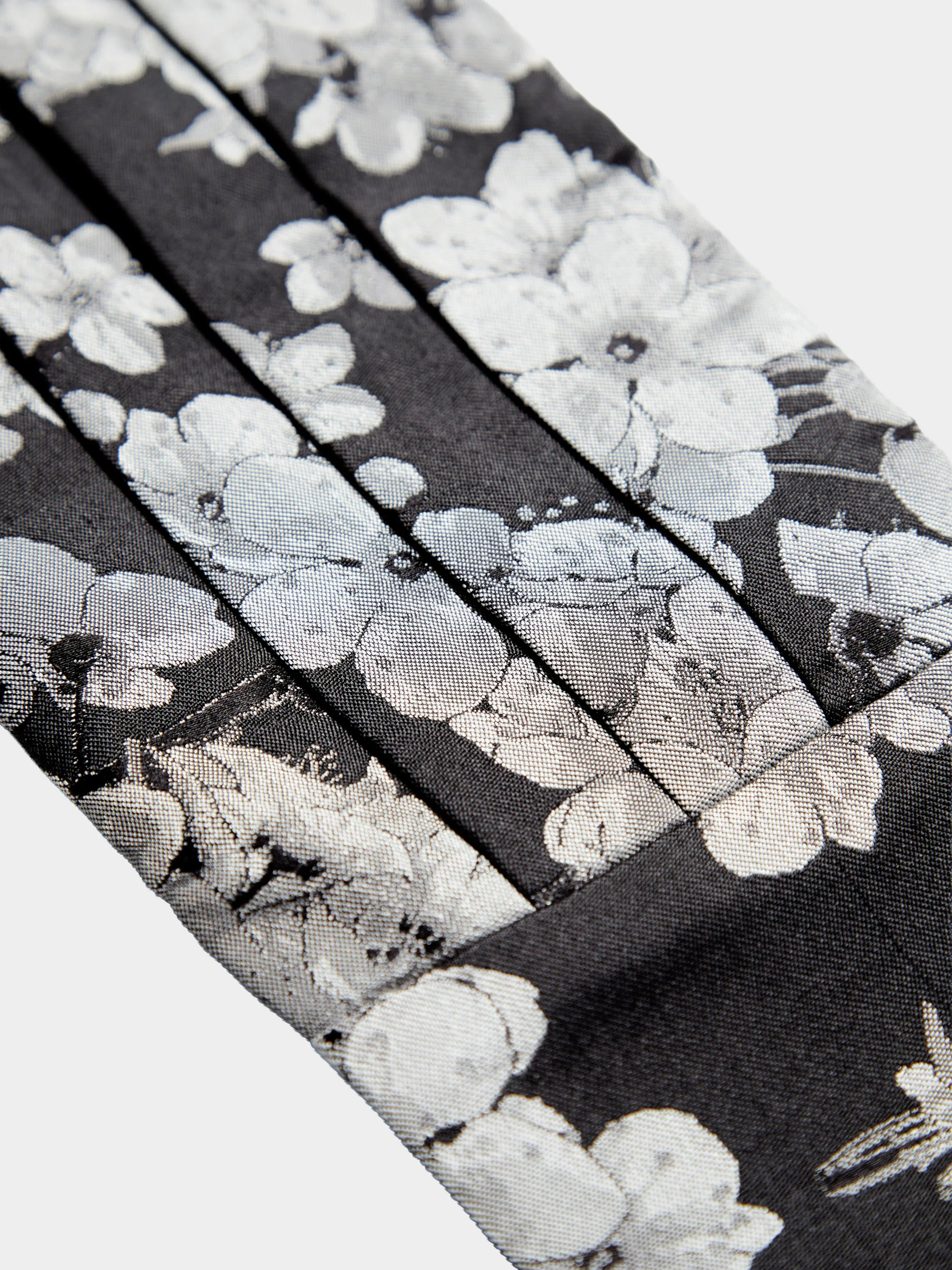 'Mercury Blossom' Pleated Cummerbund diag 2.jpg
