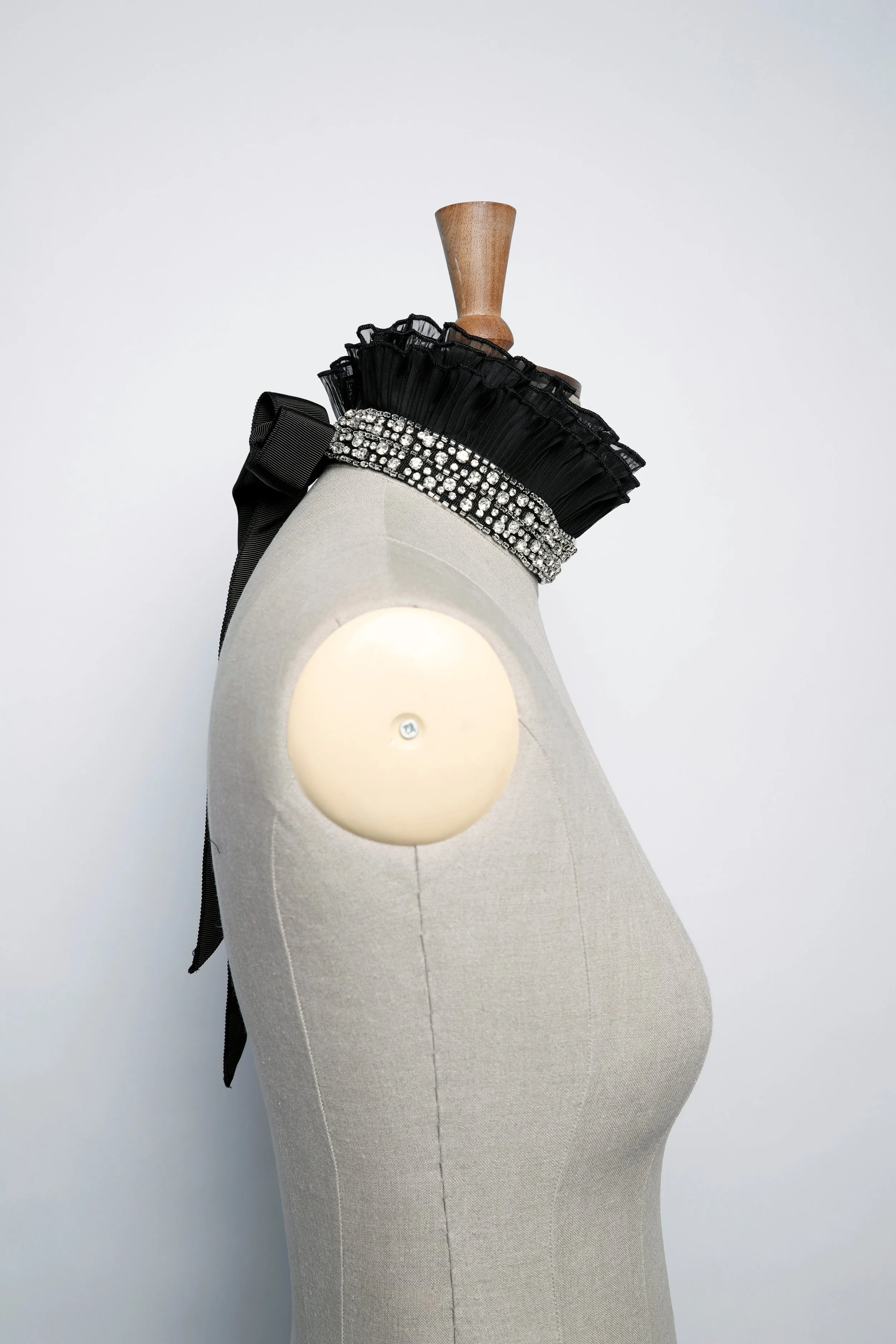 bkacj neck ruff side.jpg