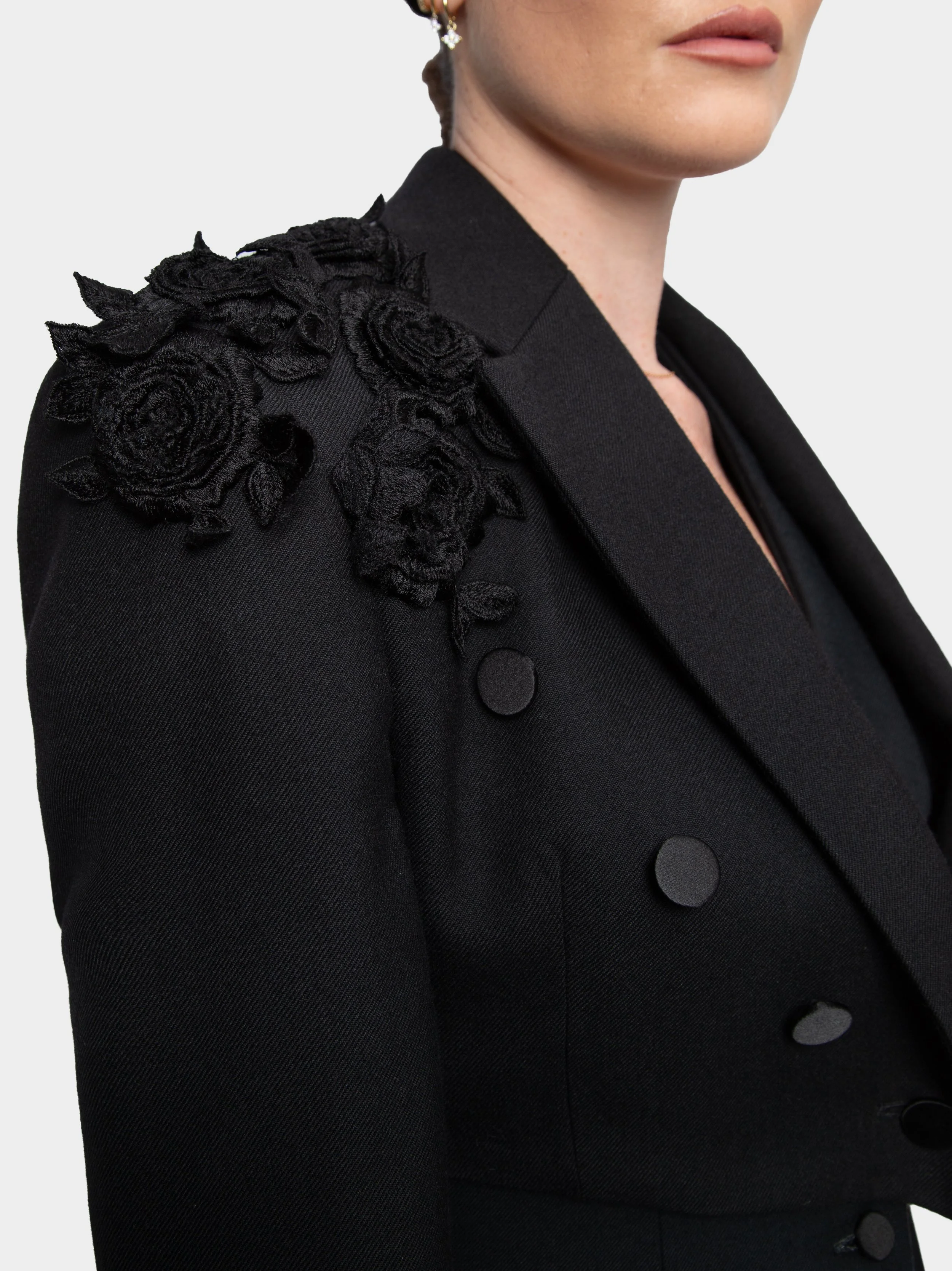 BLACK SHOULDER ROSE JACKET3 .jpg