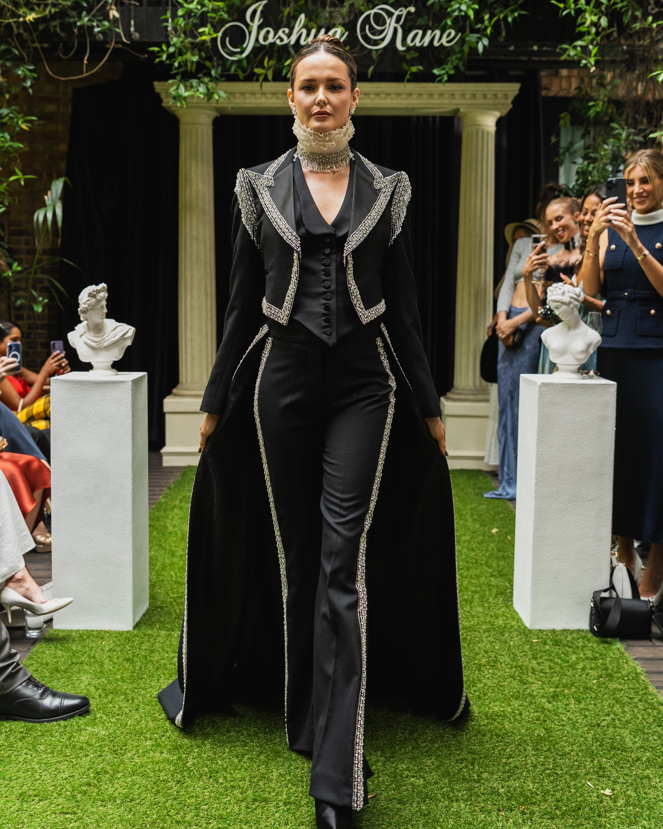 Look 15