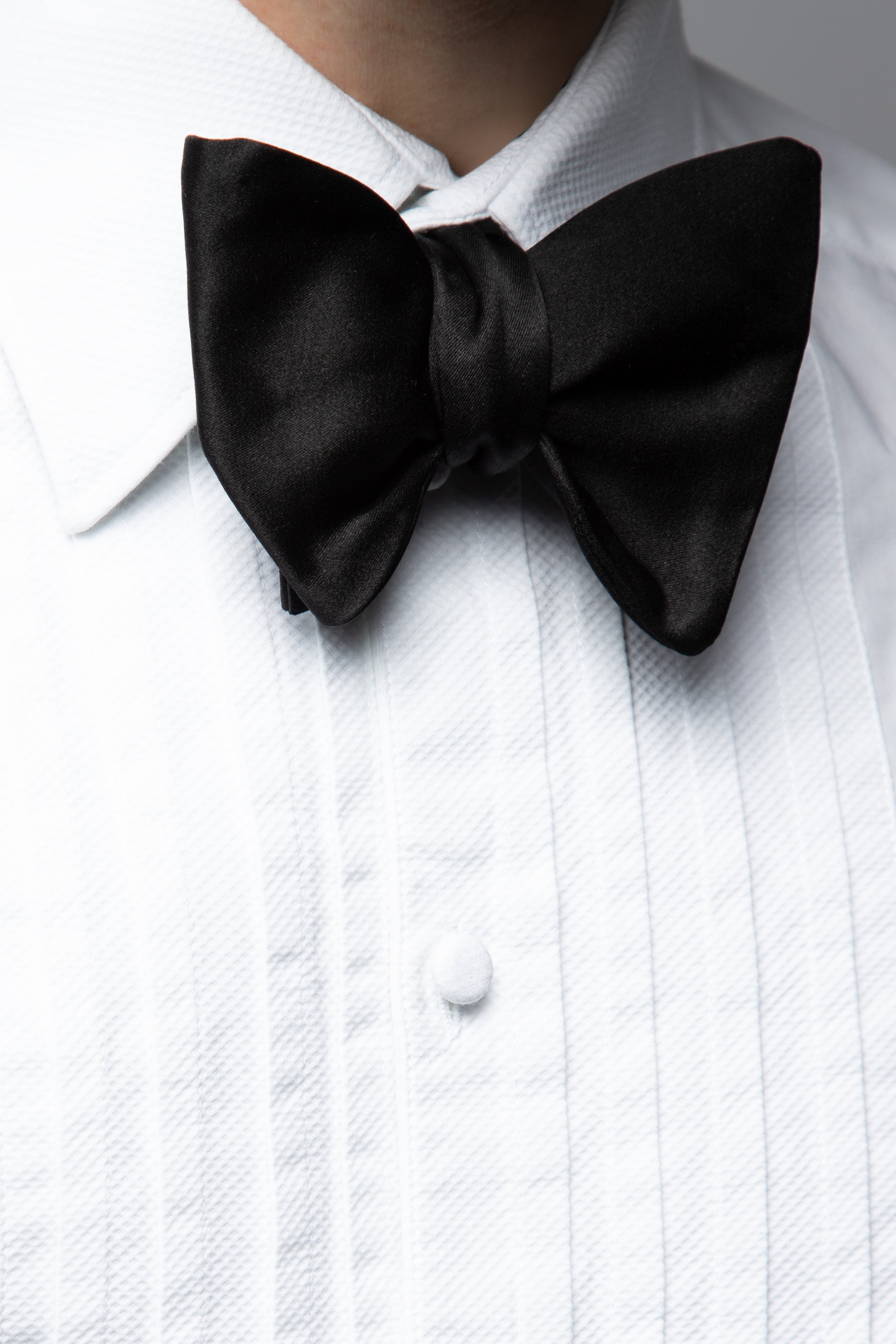 BLACK SILK BOWTIE 3.jpg