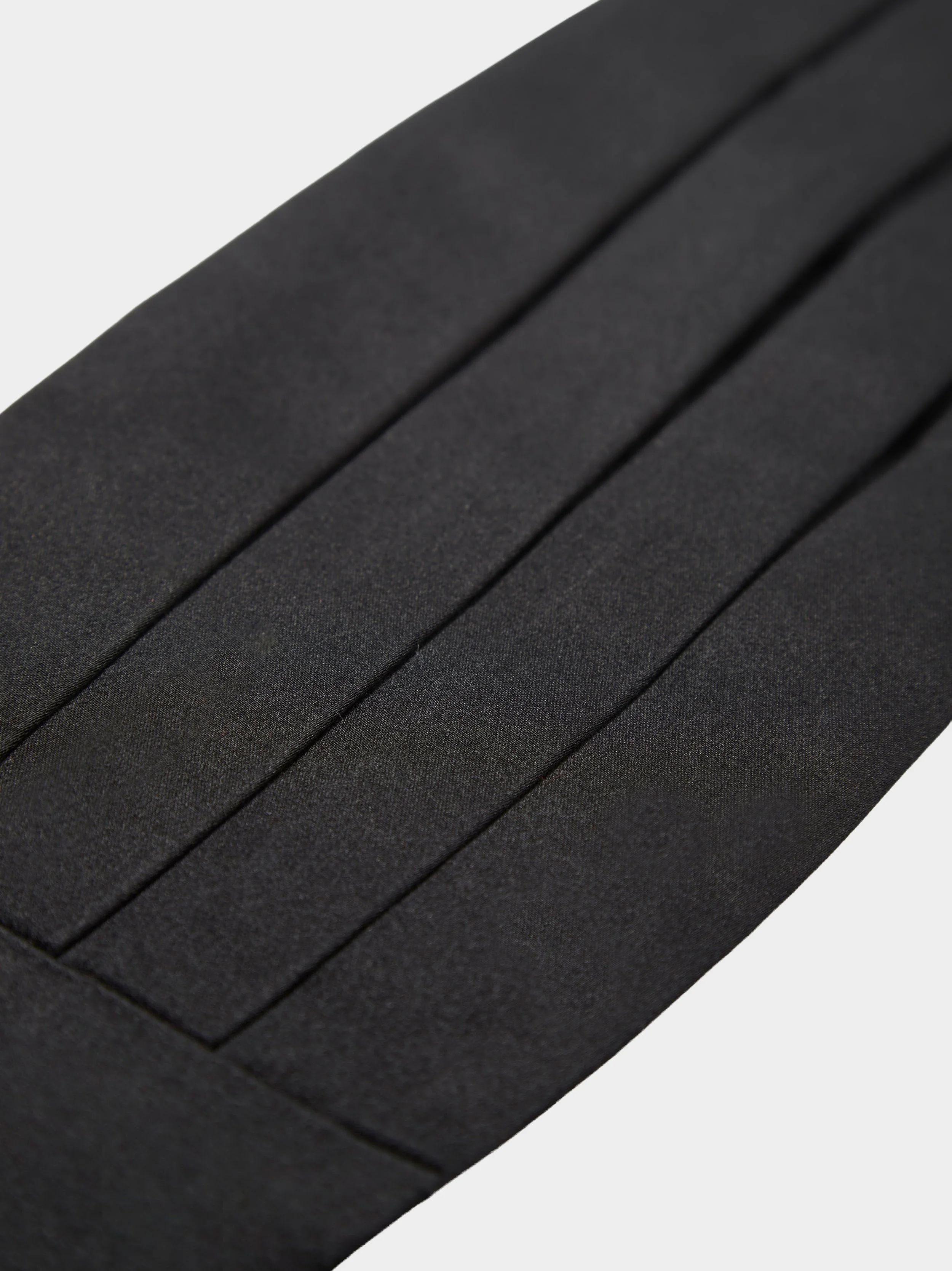 Black Silk Pleated Cummerbund diag.jpg