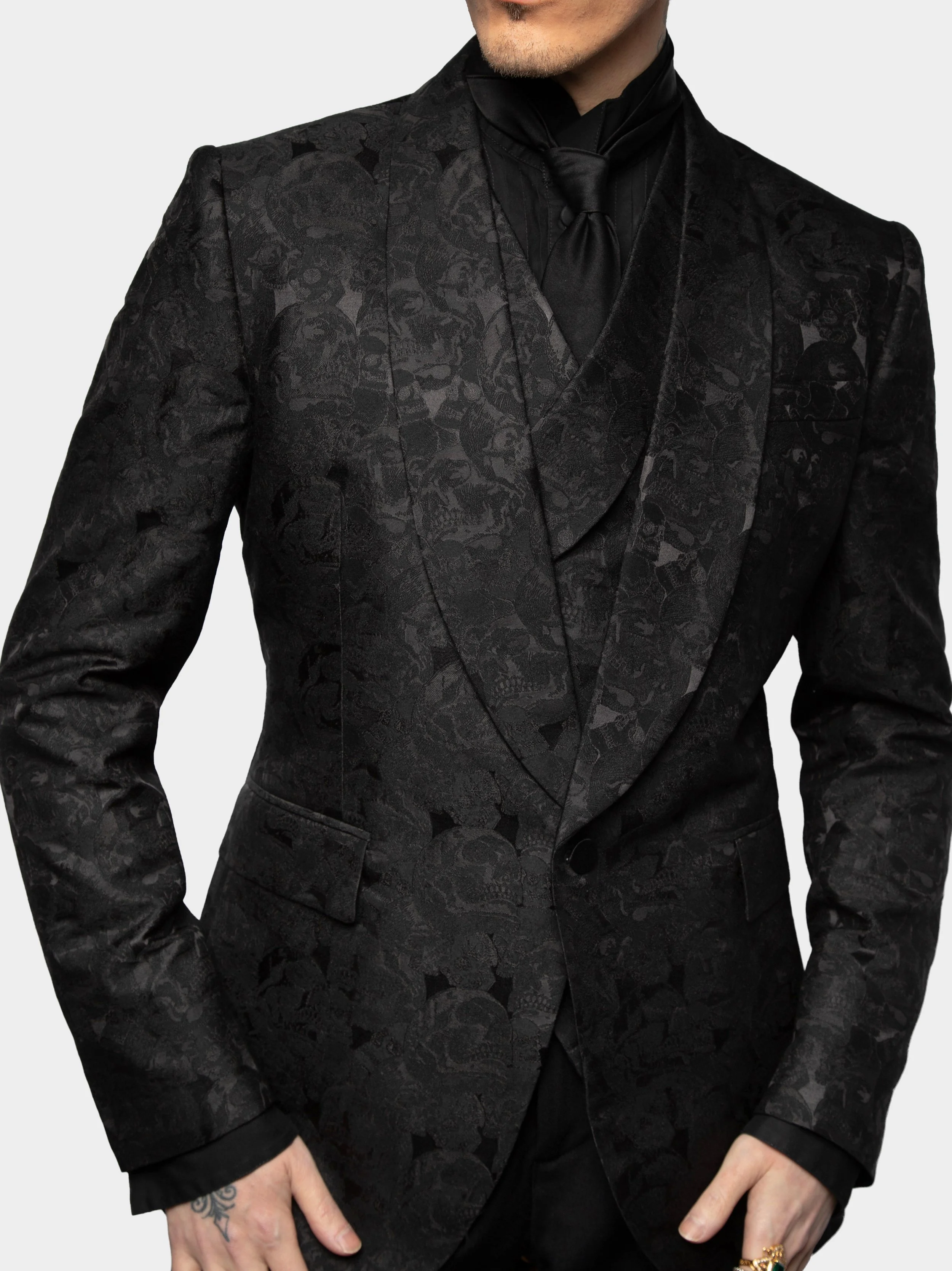 BLACK SKULLS SUIT 2.jpg