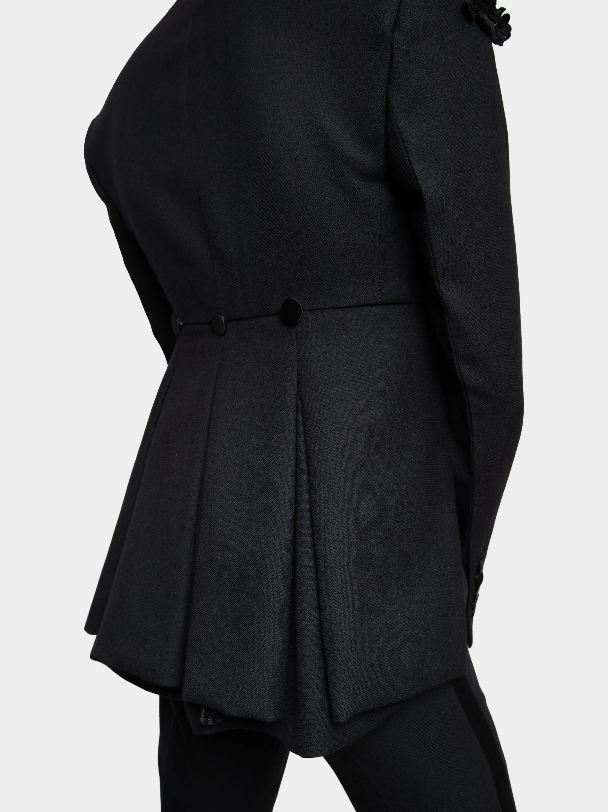 BLACK SHOULDER ROSE JACKET4 .jpg