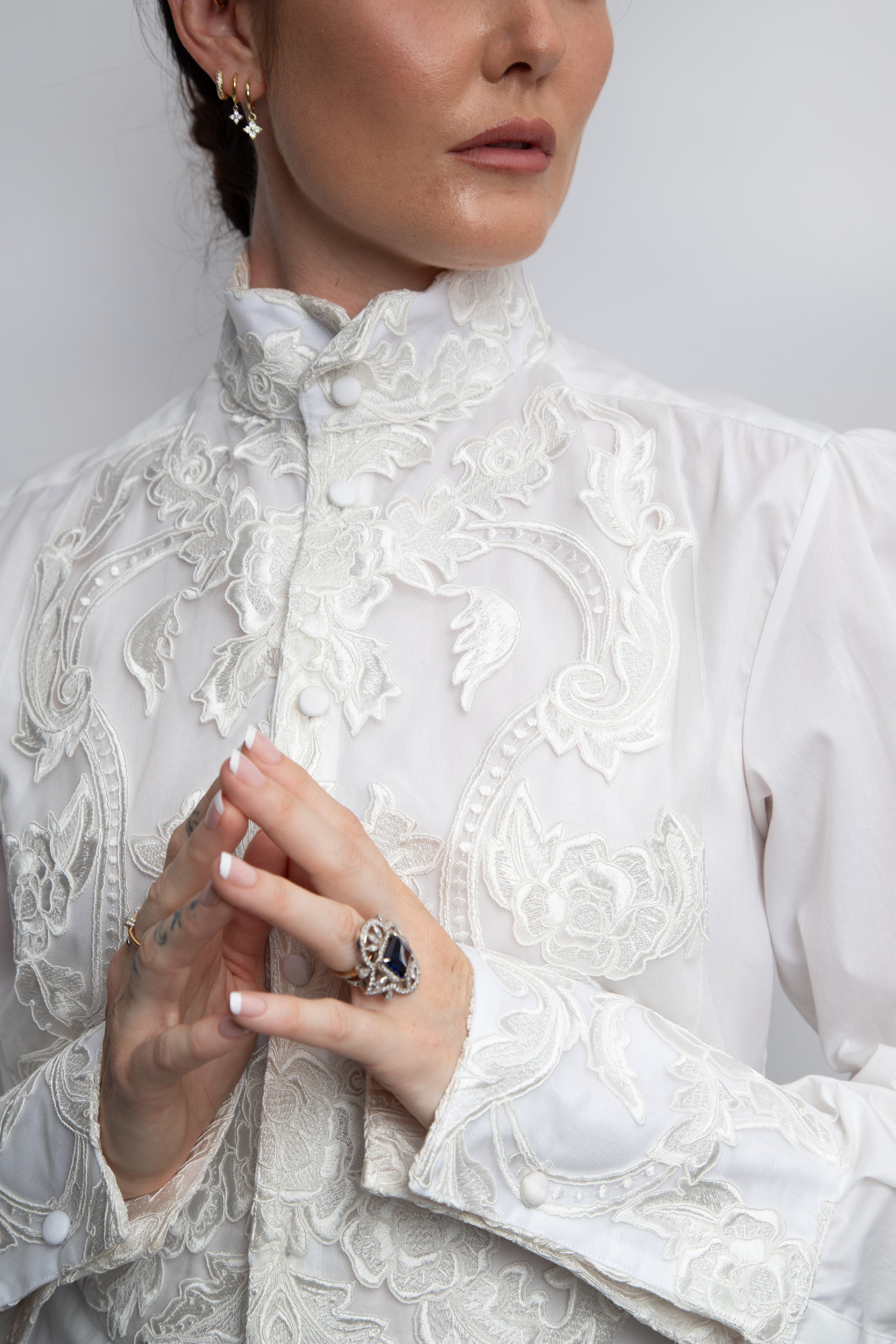 WHITE COTTON AND EMROIDERY SHIRT 3.jpg