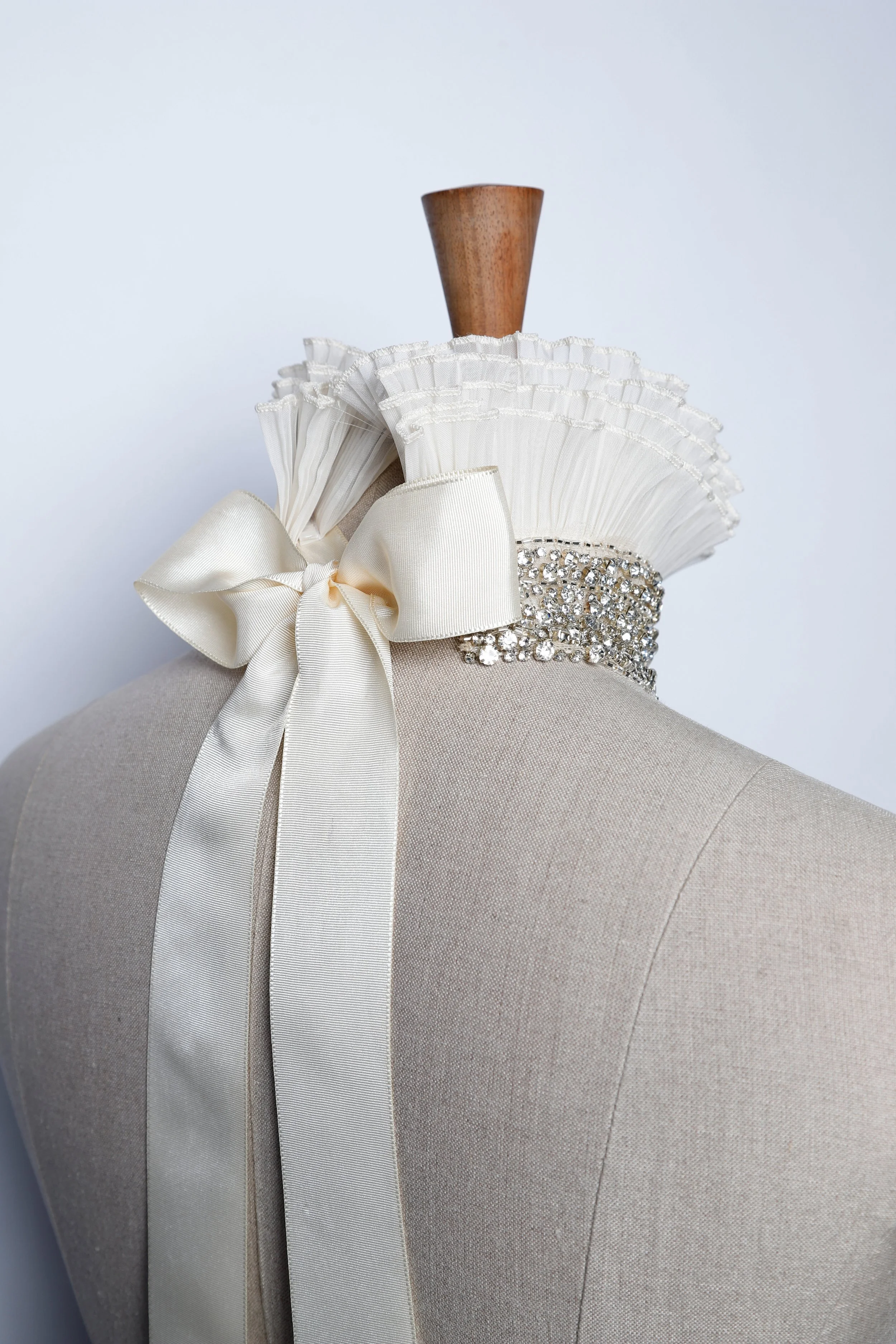 WHITE RUFFLE COLLAR BACK.jpg