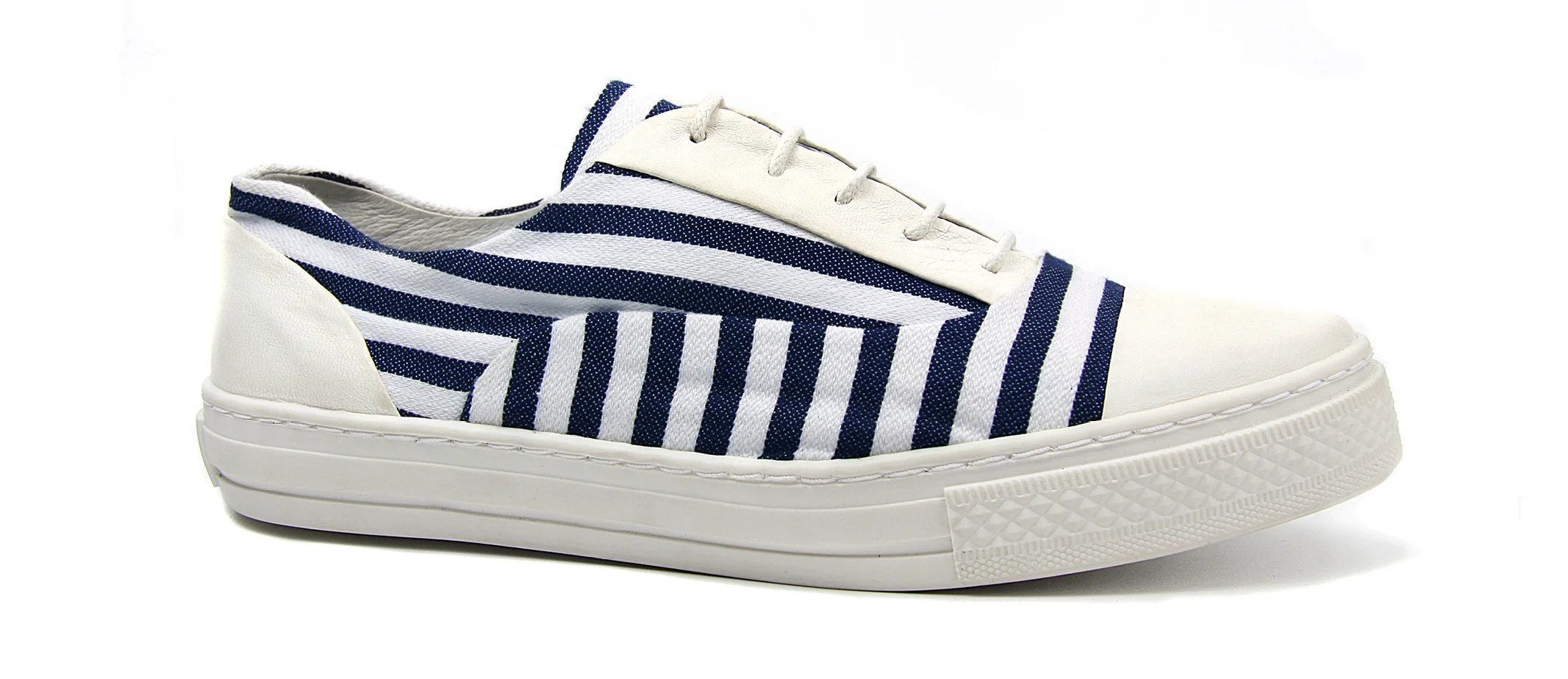 ac_shoes_master3a.jpg