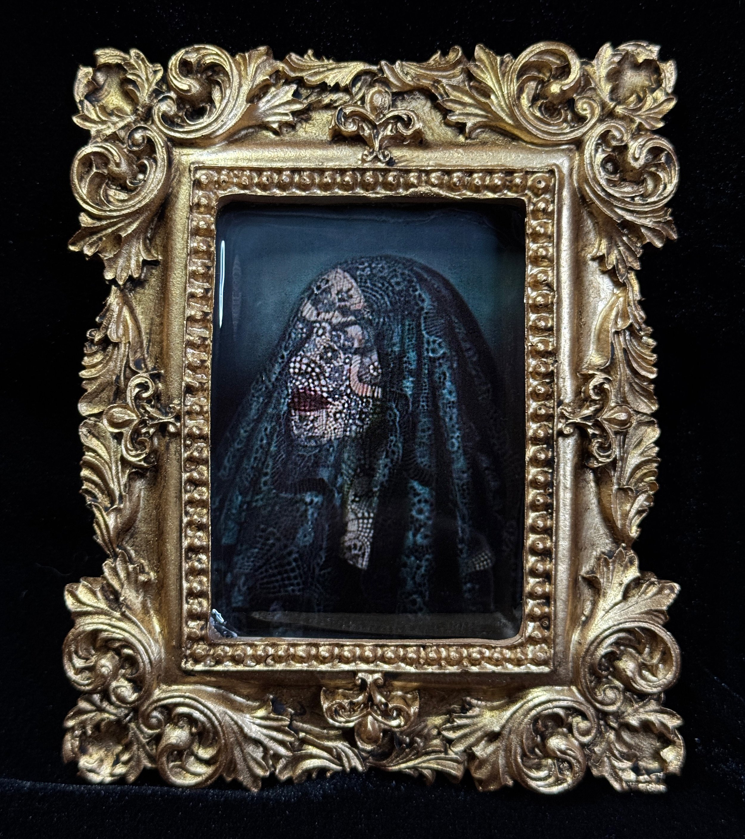 Large Magnet Antique Gold Beautiful Mourning 1.jpg