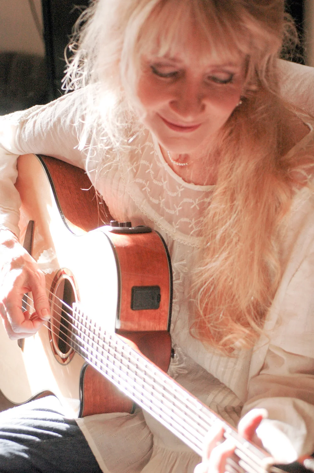 rsz_jenny_guitar-5_ copy.jpg