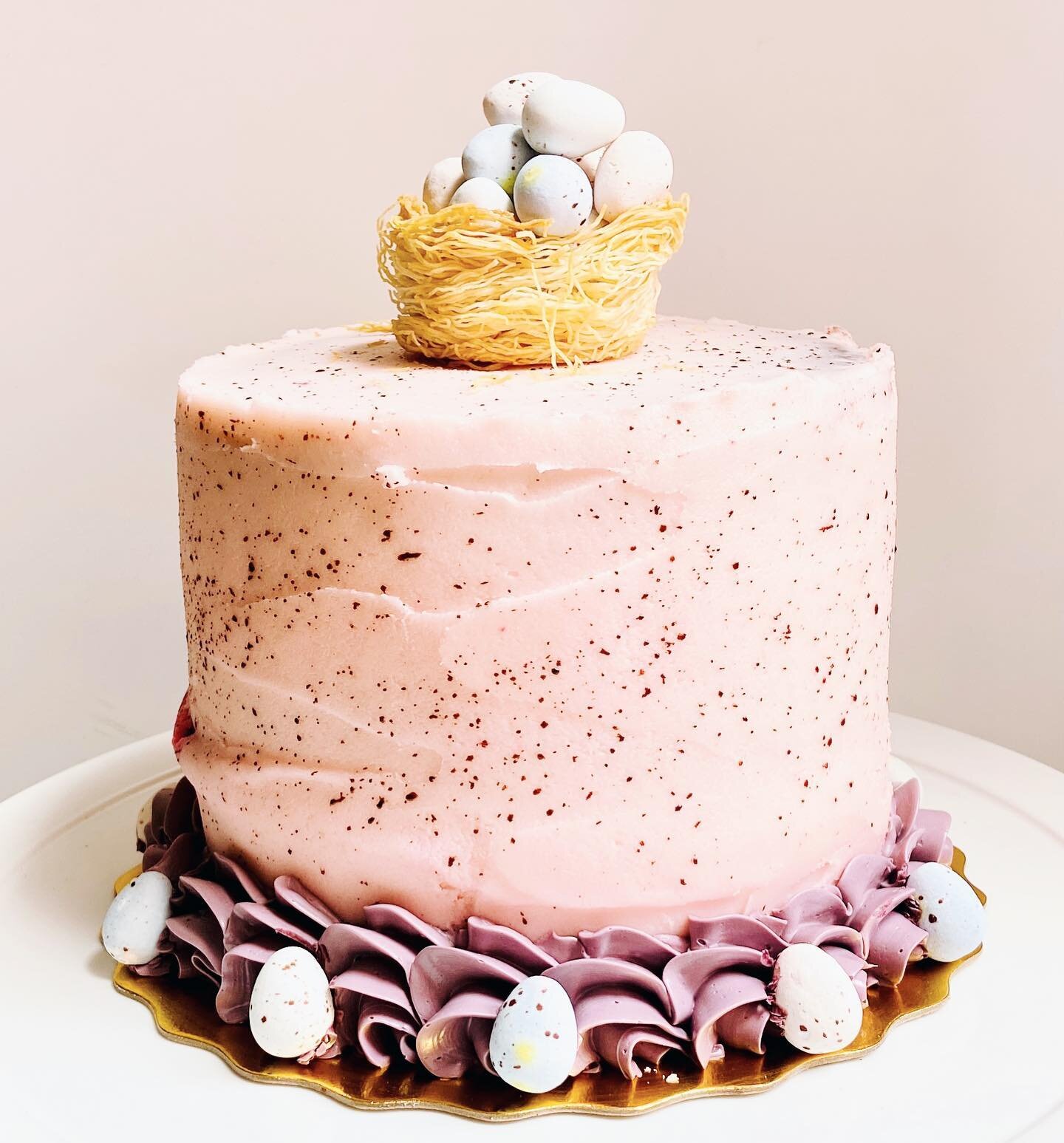 Happy Easter! 🐇🥕🐥
.
.
.
.
.
.
.
.
.
.
.
.
.
#Easter#celebrate#eastereggs#nest#cake#local#torontolife#Sunday#EasterSunday#bake#chocolate