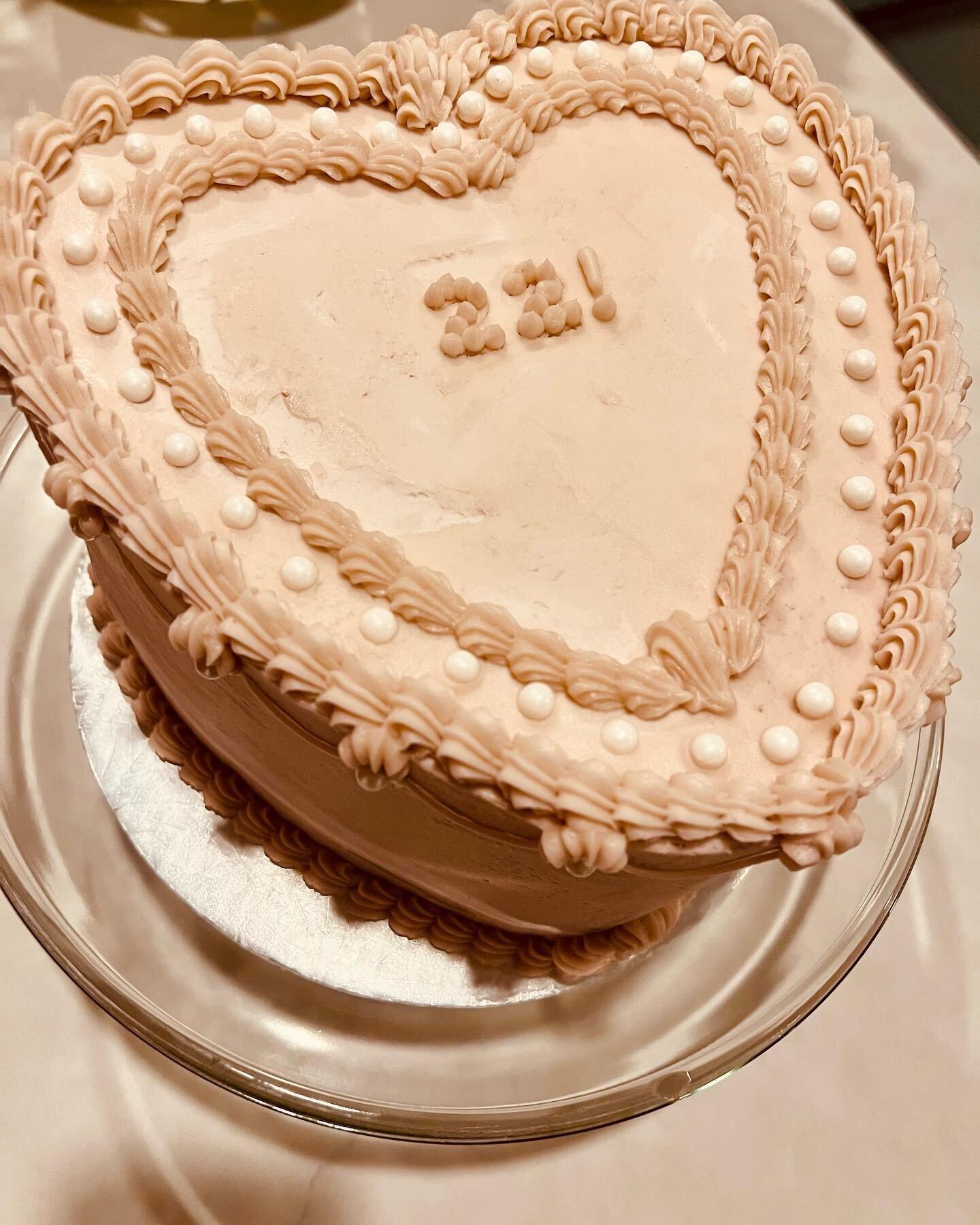 Chocolate cake + raspberry filling + vanilla frosting 🍰
Happy Birthday Chlo&eacute; 🎉🥂
.
.
.
.
.
.
.
.
.
#happybirthday#cake#celebrate#birthdaycake#birthdaygirl#chocolate#chocolatecake#raspberry#frosting#Toronto#local#supportlocal