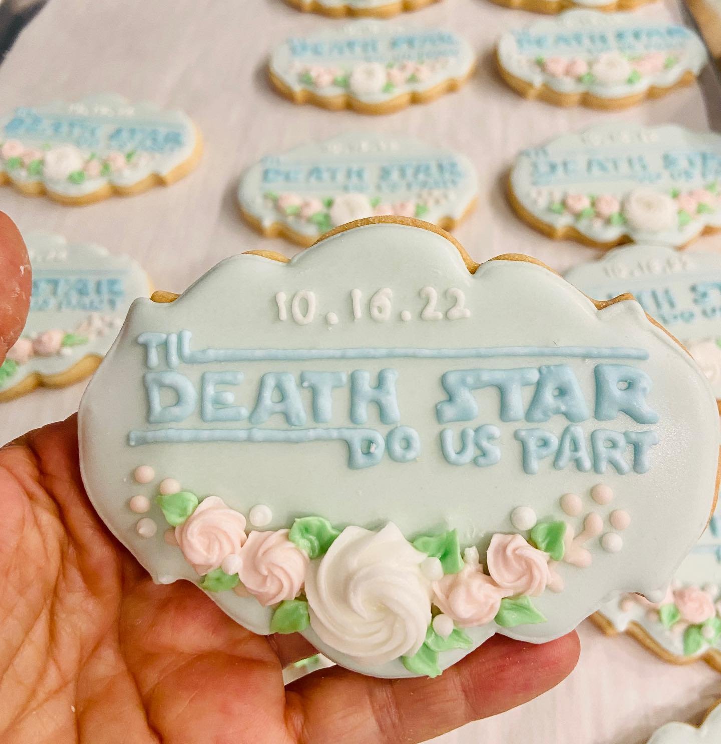 May the force be with you ✨✨✨
.
.
.
.
.
.
.
.
.
.
.
.
.
.
#May#may4th#maythe4thbewithyou#statwars#cookies#decoratedcookies#decoratedcookiesofinstagram#wedding#weddingfavours#local#Toronto#supportsmallbusiness#supportlocal