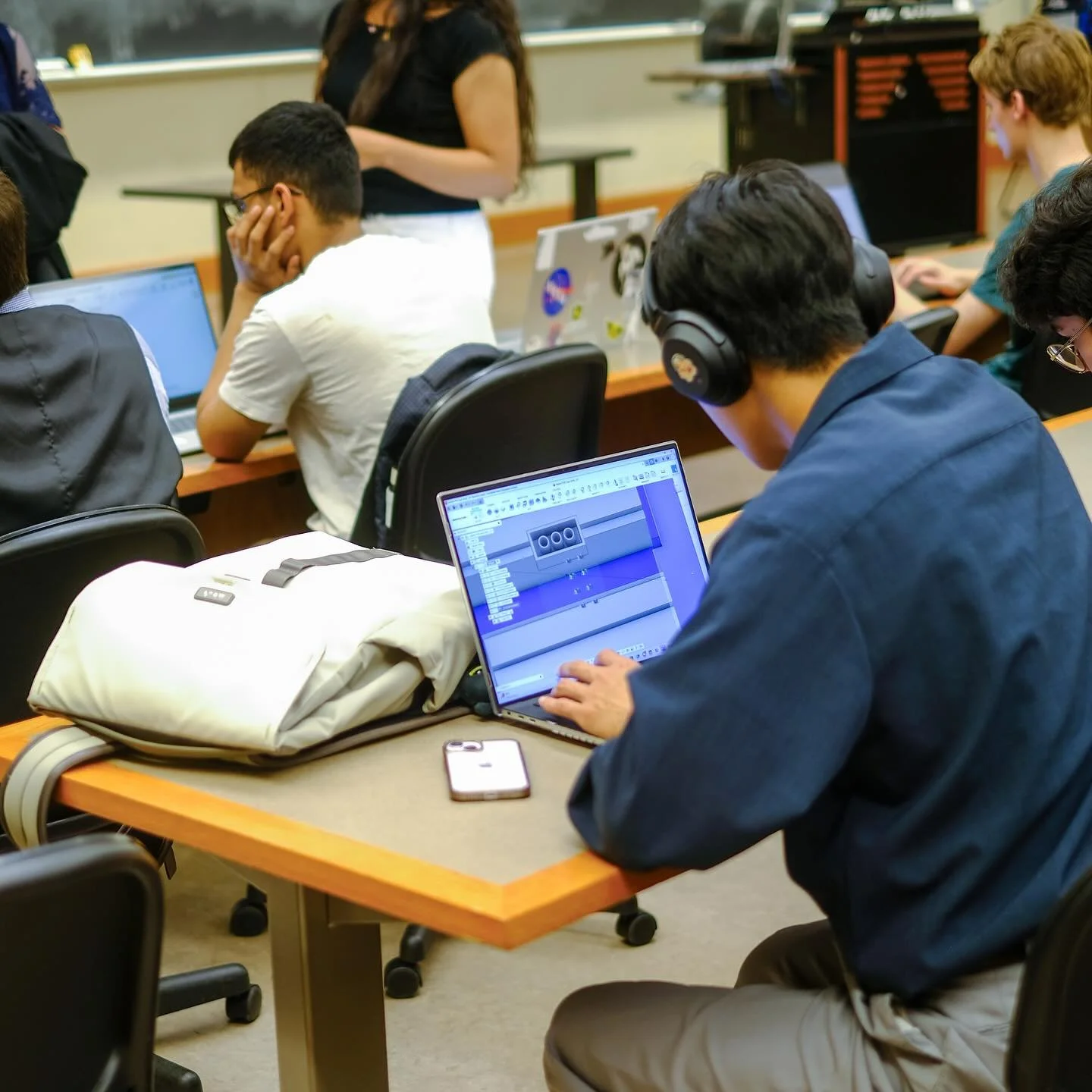 Huge thanks to @autodesk for sponsoring Purdue Solar Racing!  With their powerful Fusion 360 CAM software, our team is able to precisely machine and manufacture critical components for our solar car, from suspension mounts to carbon fiber molds. Thei