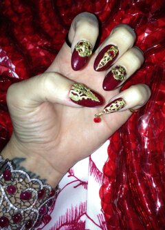 Katy Perry's Nails for Her Perfume Launch