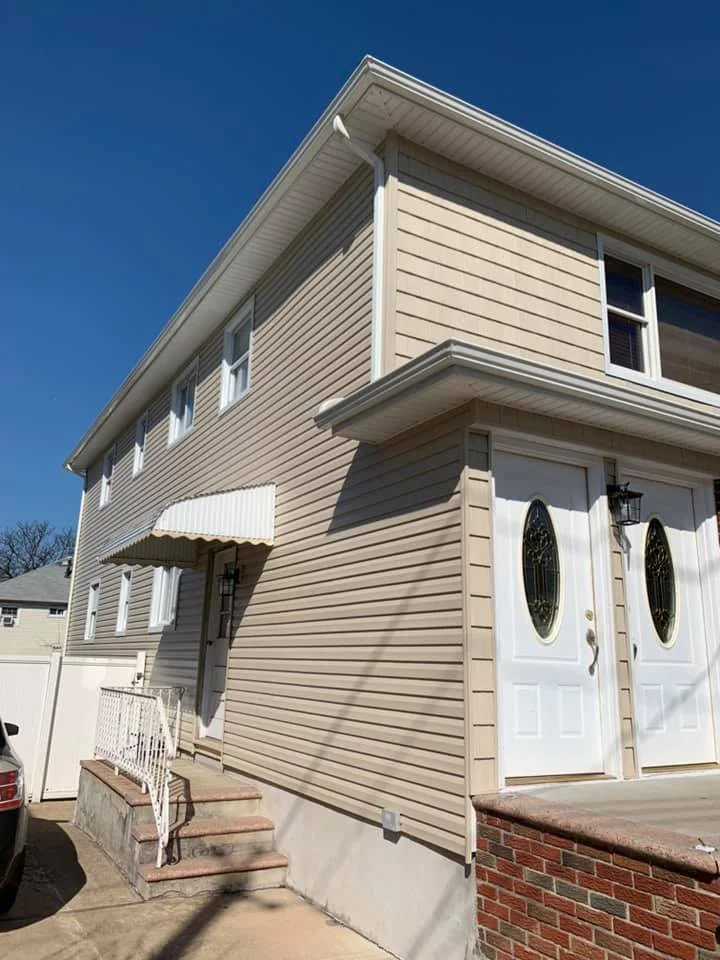 Shake on the front with siding and Aluminuim picture frame window trim.jpg