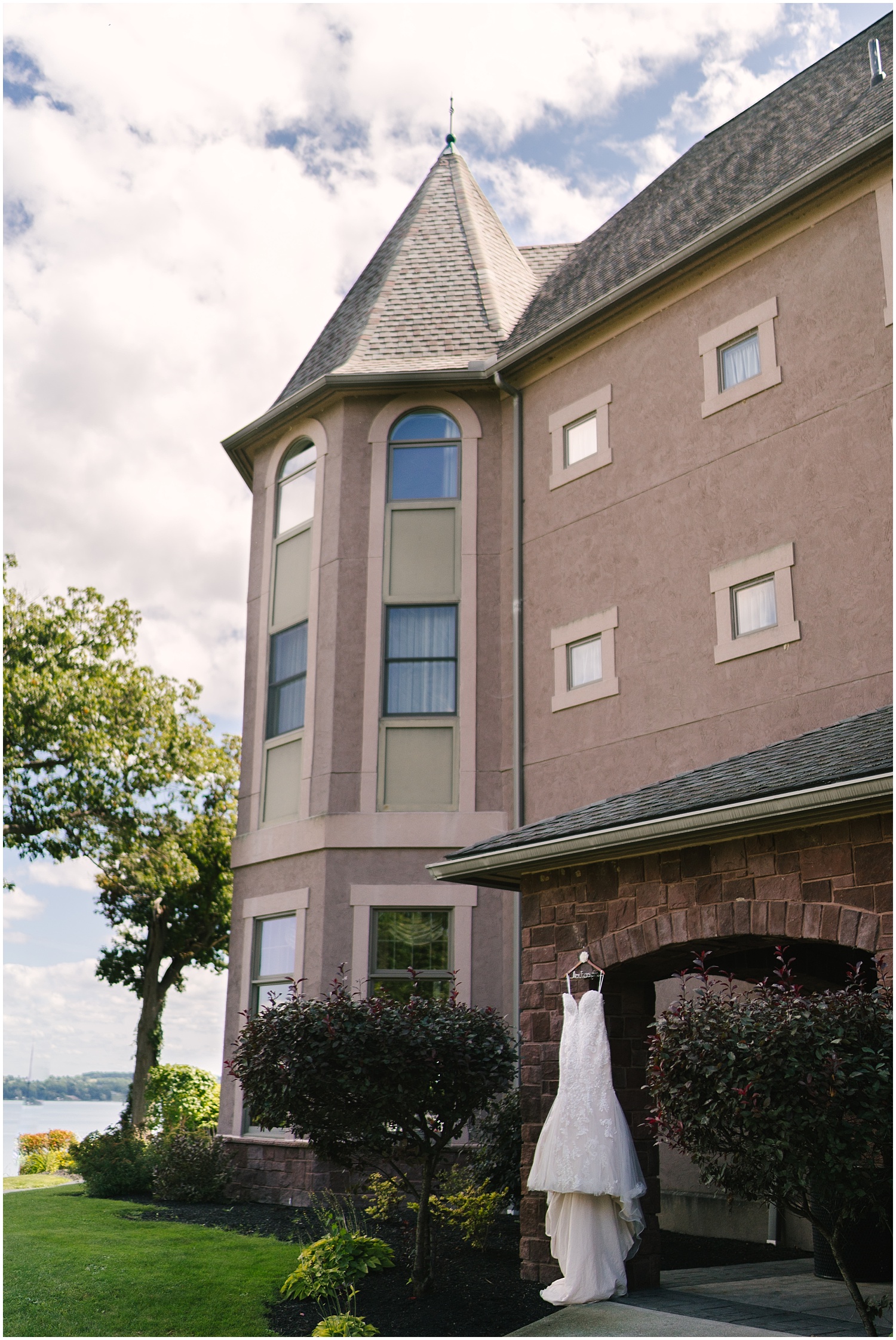 belhurst+castle+wedding+rochester+ny+photographer (8).jpg