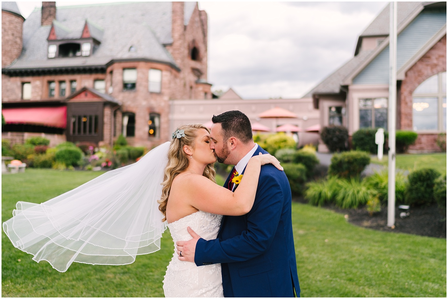 belhurst+castle+wedding+rochester+ny+photographer (90).jpg