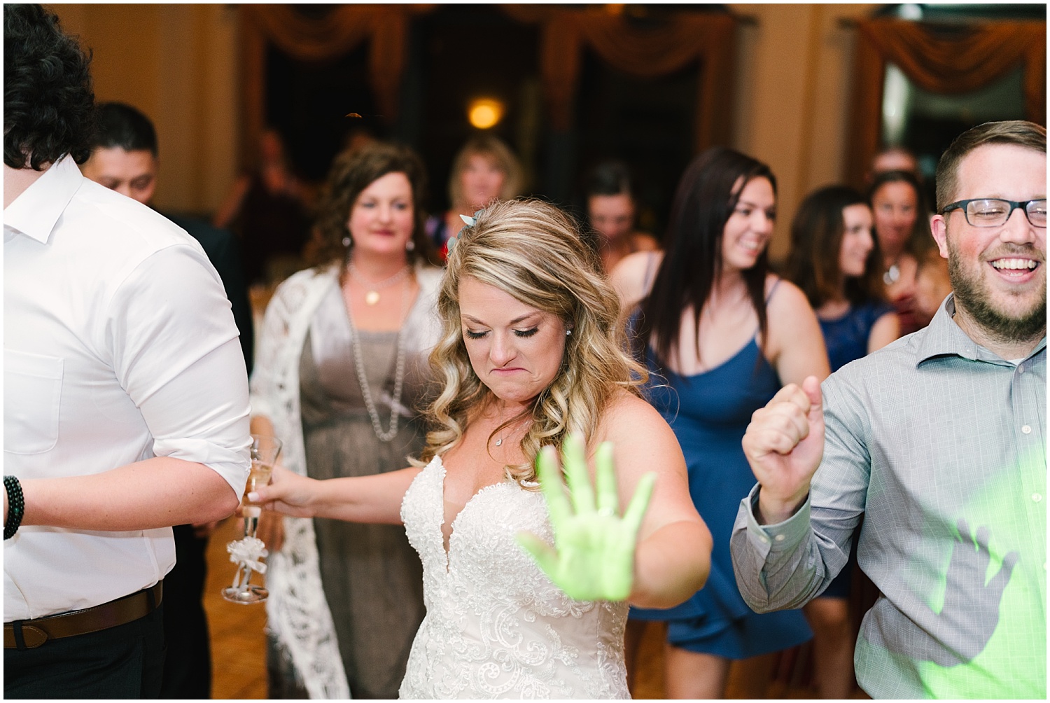belhurst+castle+wedding+rochester+ny+photographer (107).jpg