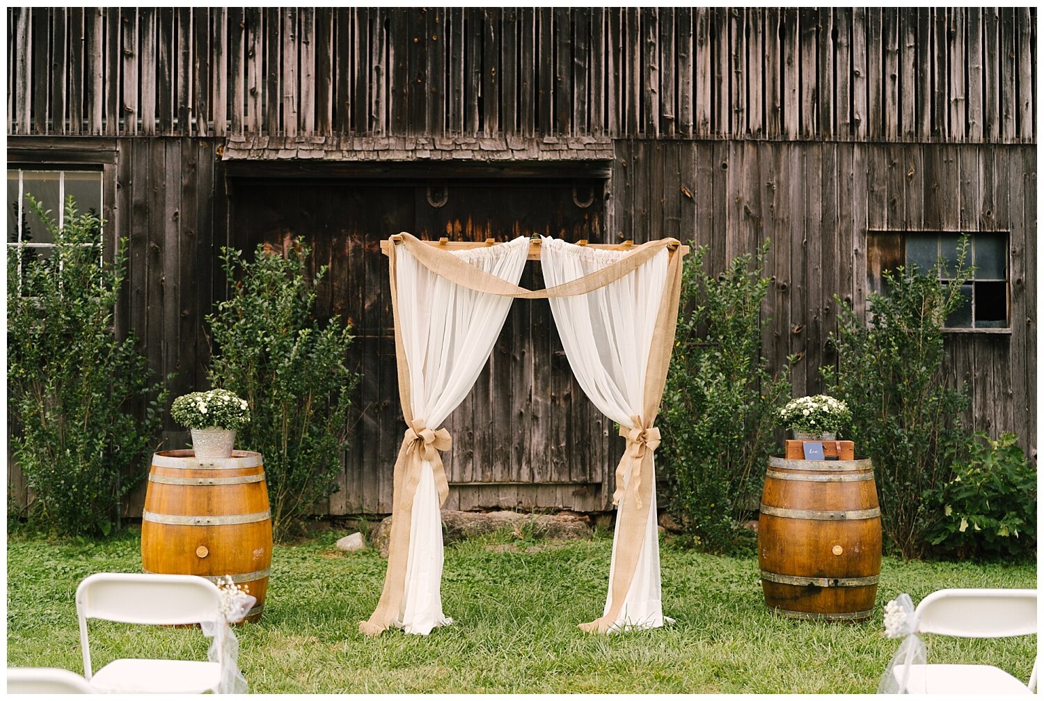 cobblestone+wedding+barn+rochester+wedding+photographer (1).jpg