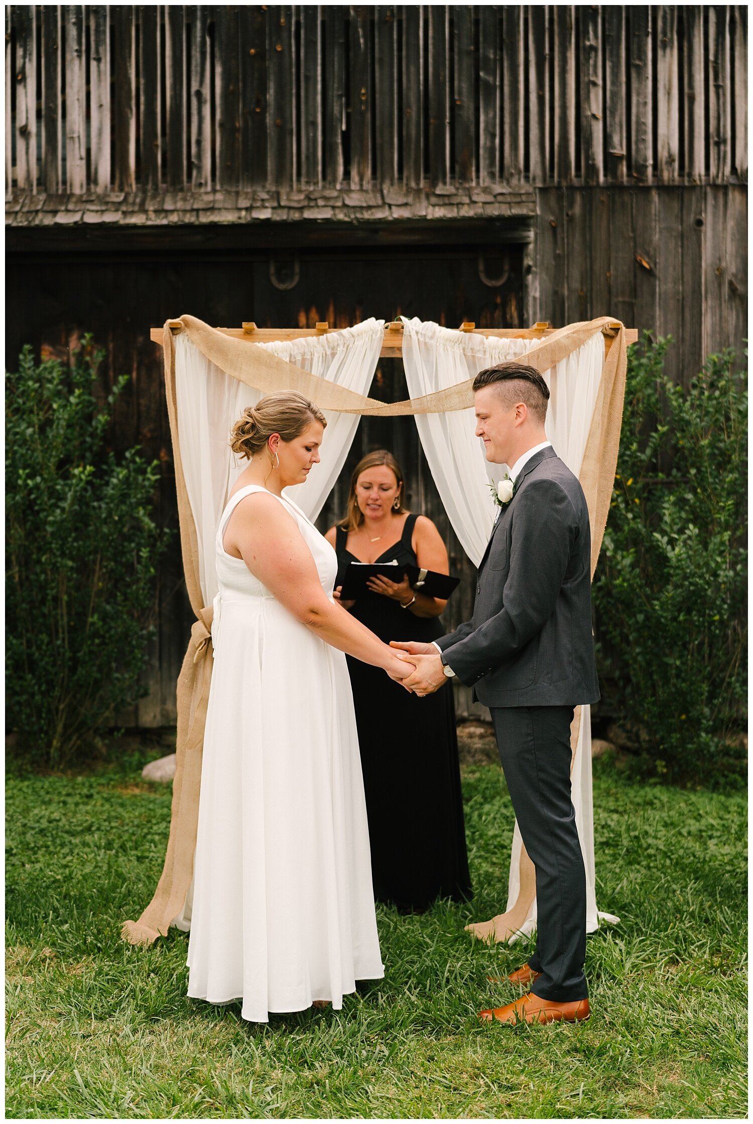cobblestone+wedding+barn+rochester+wedding+photographer (7).jpg