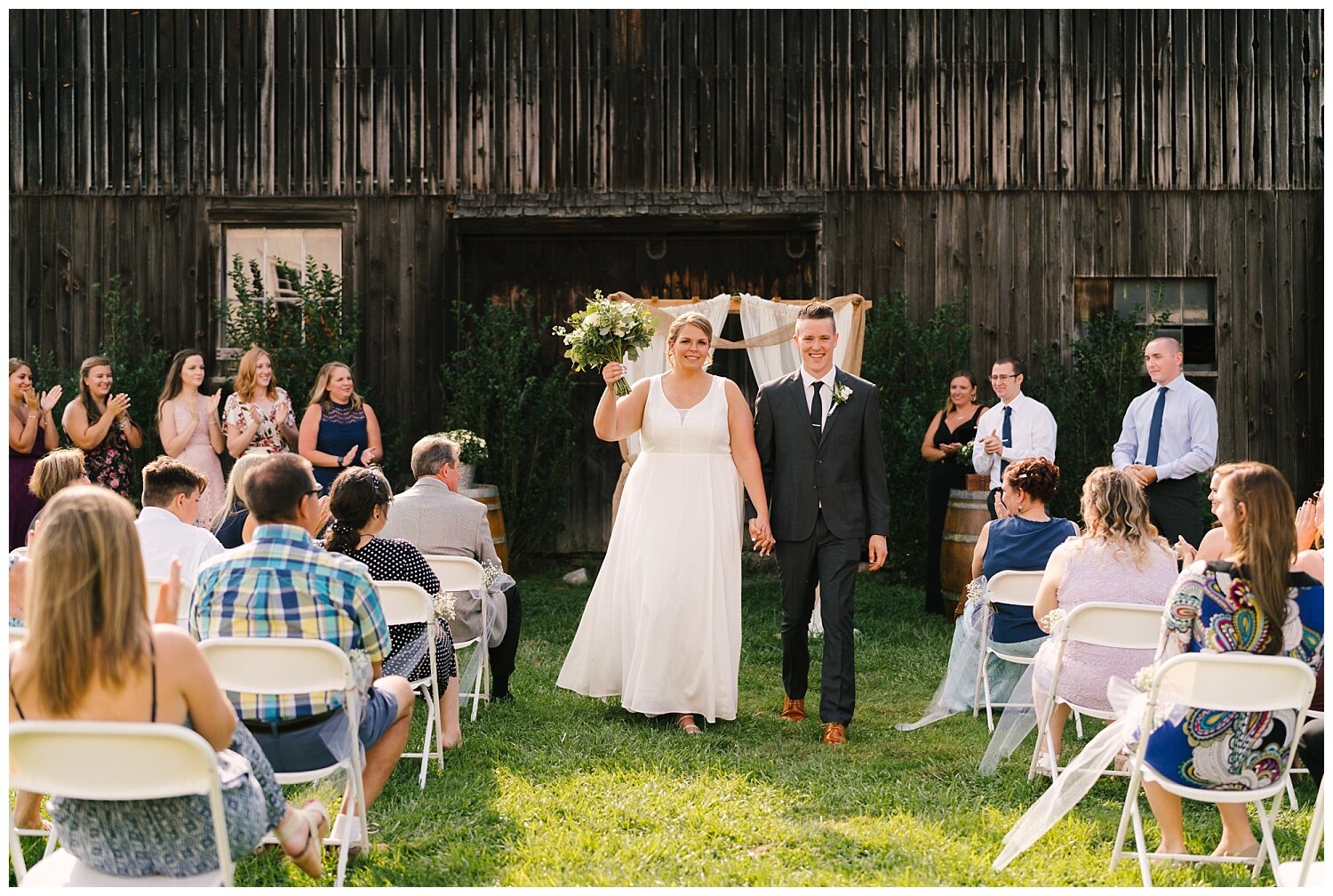 cobblestone+wedding+barn+rochester+wedding+photographer (17).jpg