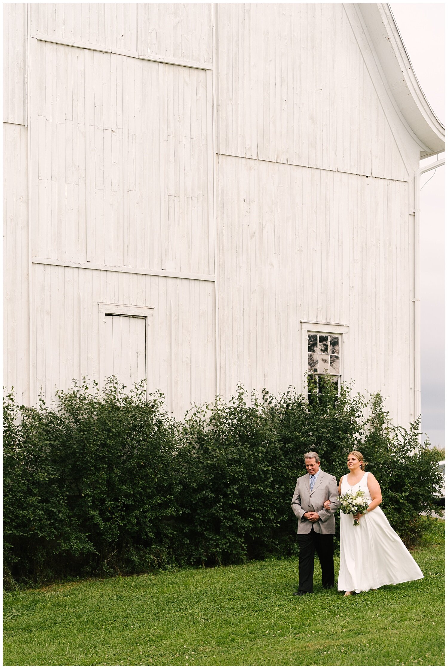 cobblestone+wedding+barn+rochester+wedding+photographer (22).jpg
