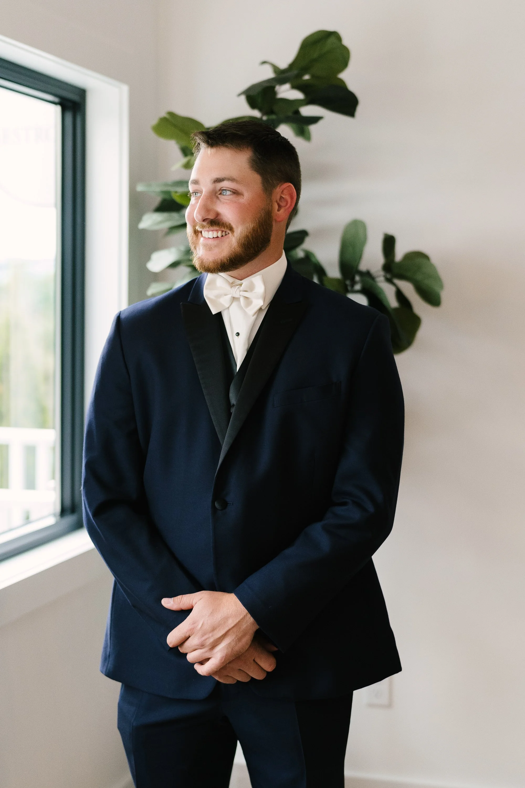 crispin+hill+wedding+photographer+getting+ready+LB+megan+antalek-6.jpg