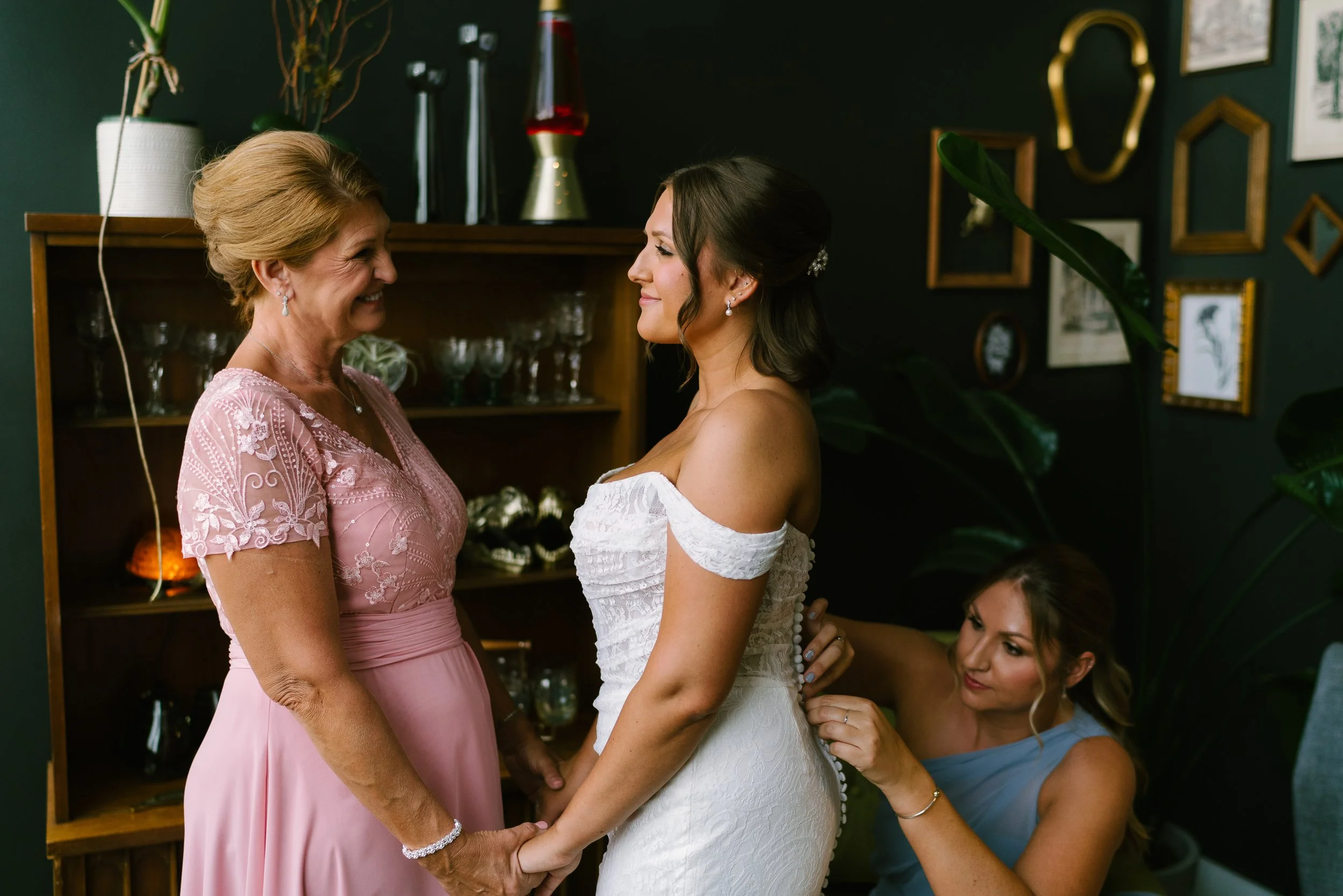 the+highline+rochester+wedding+photographer+CL+getting+ready-57.jpg