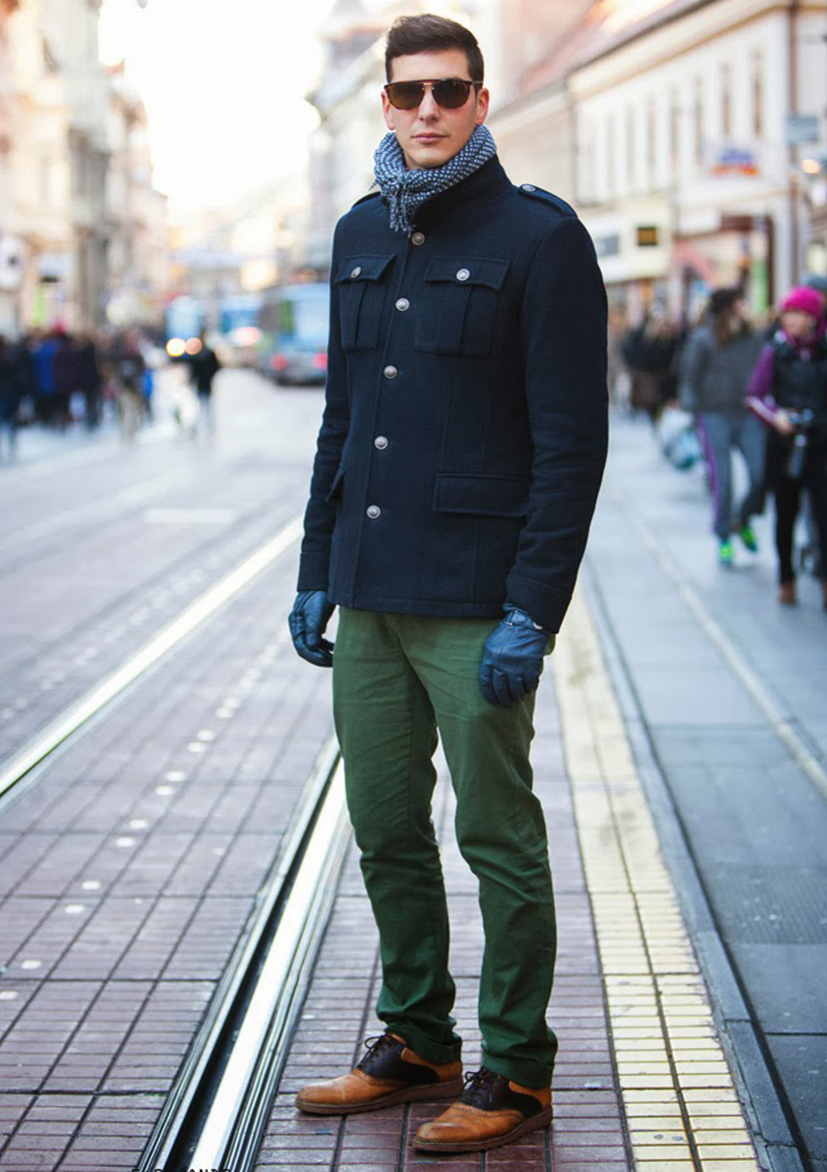 Зеленое мужское пальто. Мужской стиль. Зимний лук мужской. Стиль одежды мужской. Мужской зимний стиль.