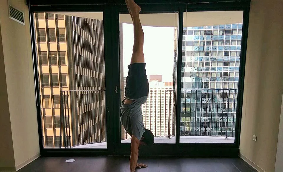 Mario’s handstand mad skills.