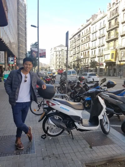  Vespa like the locals in Barca! 