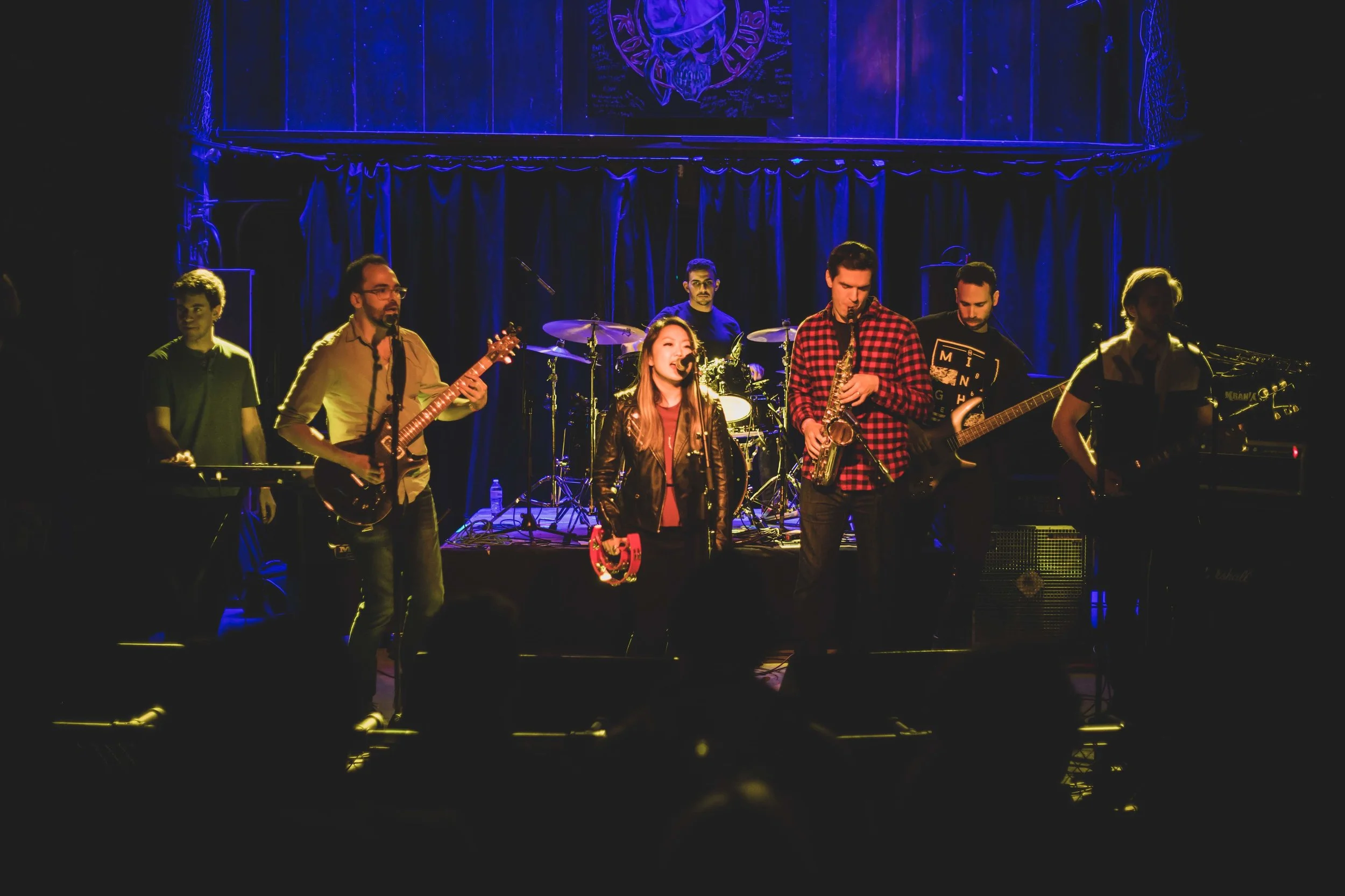 Ida Noise rocked the house with hits like X’s and O’s, Gold on the Ceiling, and Rolling in the Deep. From left to right, keyboardist Matt Bernstein, guitarist Nick Balay, lead singer Michelle Kim, drummer Ahmed Abdulsalam, John Chiulli on sax, Roi Kessler on bass, and virtuoso Chris Liquin on guitar and trumpet.