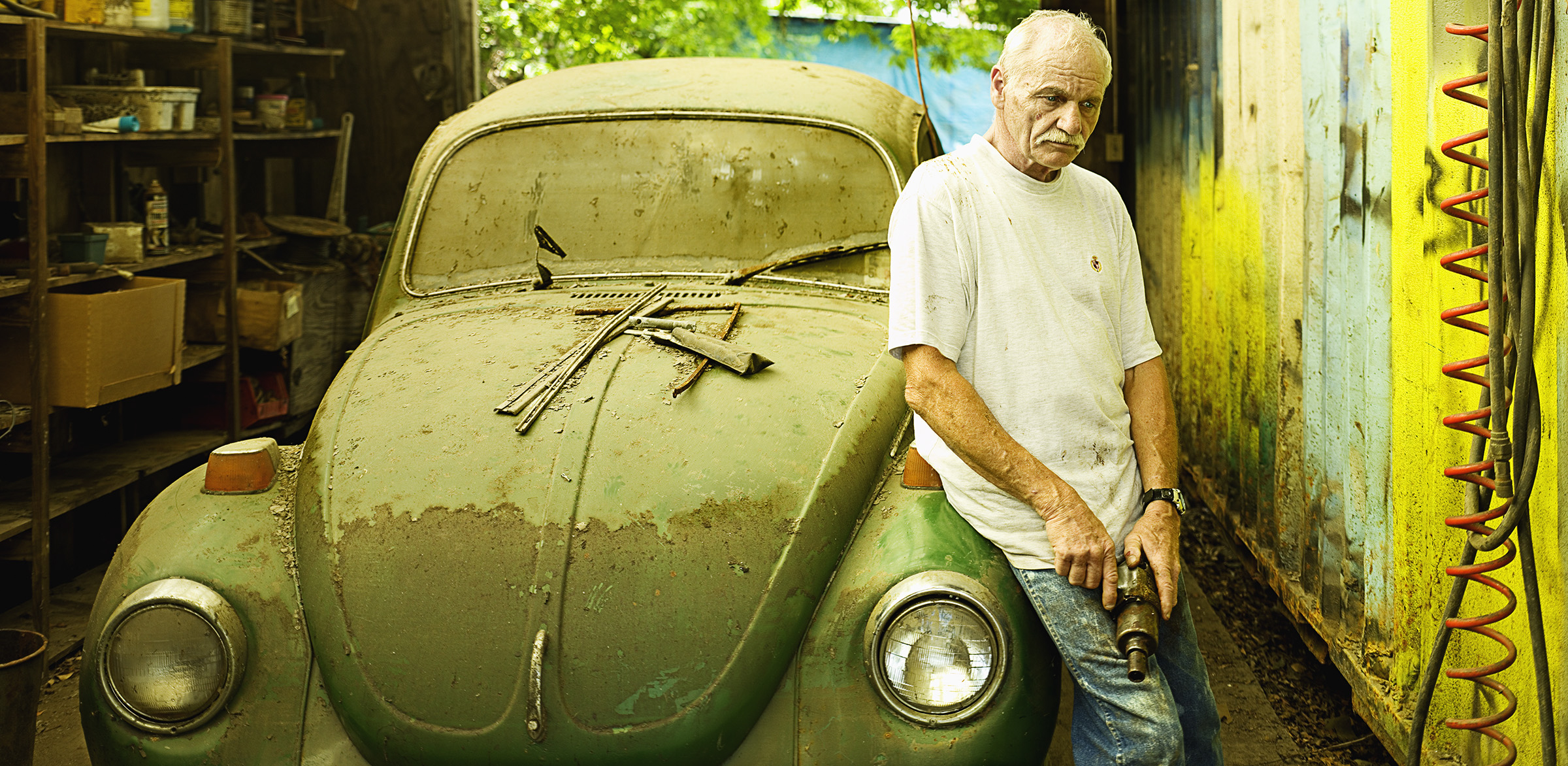 After Katrina: Mark Hounan and his VW Beetle © Stephen Wilkes
