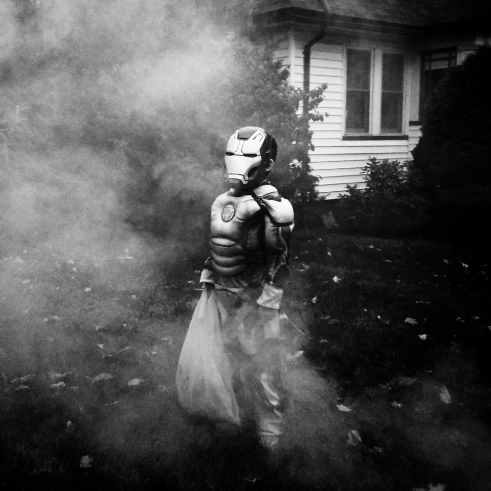  Halloween in Suburbia. Mateo, 2014 © Marvi Lacar 