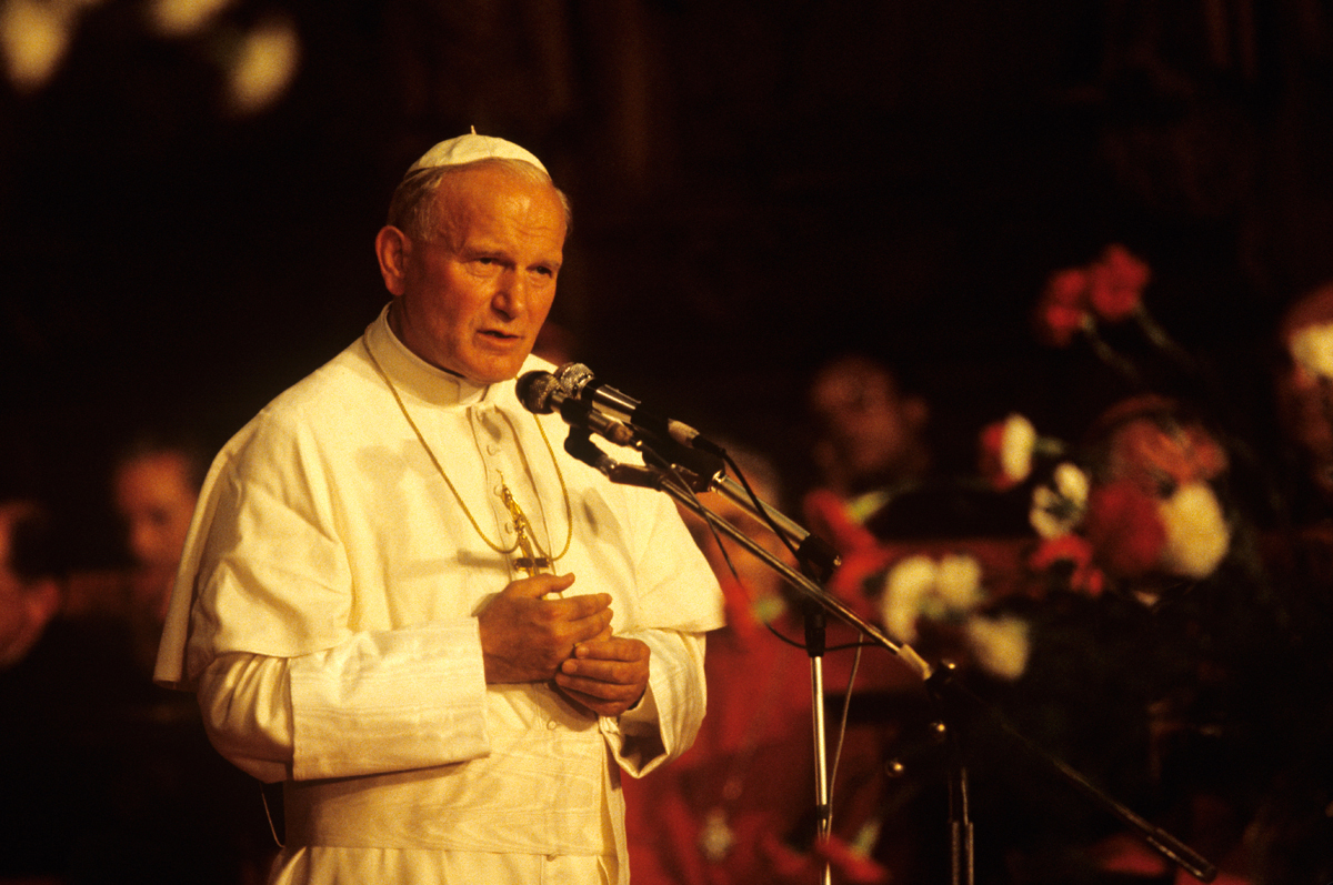 Pope John Paul II visits Poland. Camera 5 1983 © Joe McNally